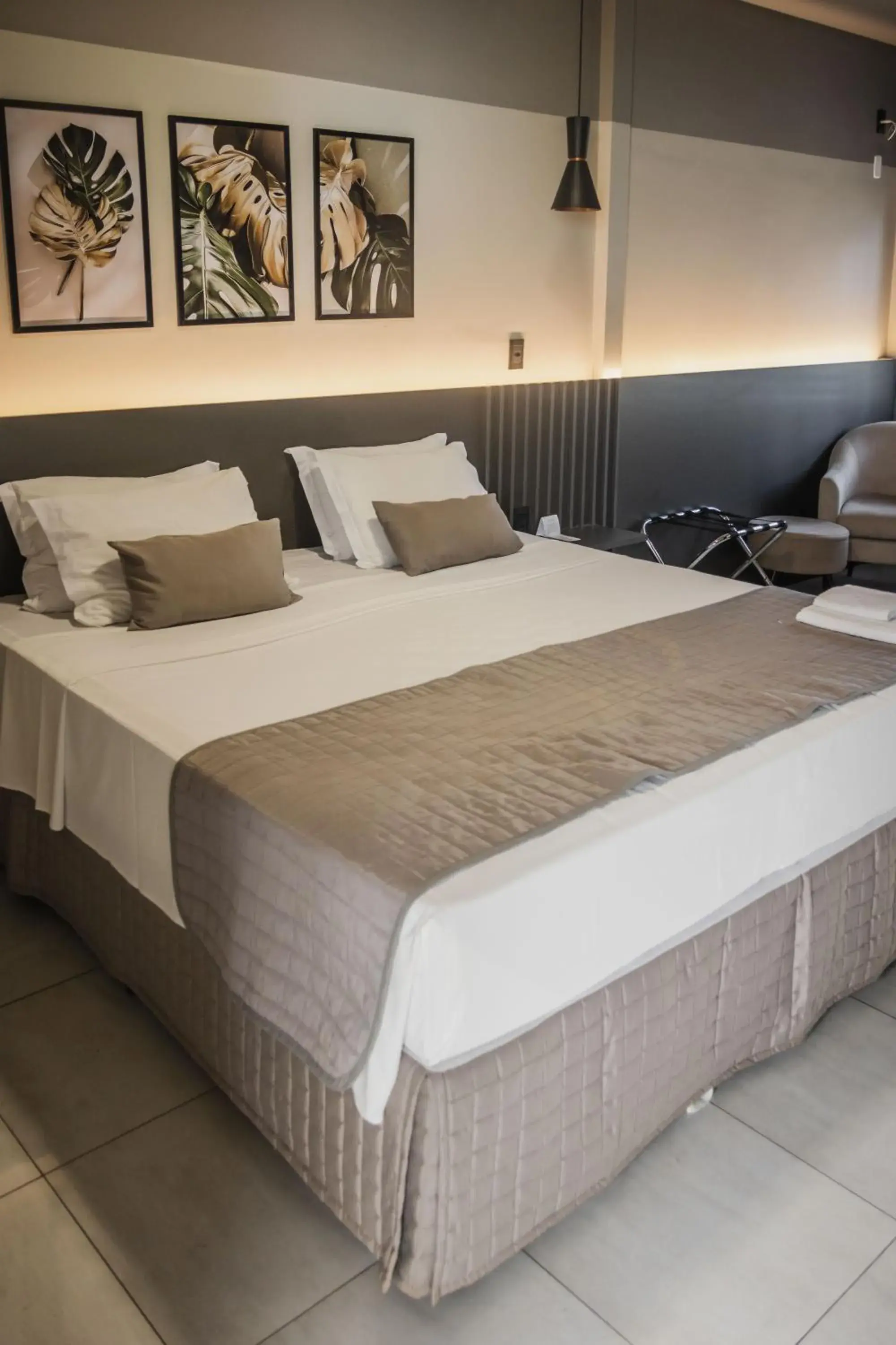 Large Double or Twin Room - single occupancy in Avenida Hotel Large Double or Twin Room - single occupancy in Avenida Hotel