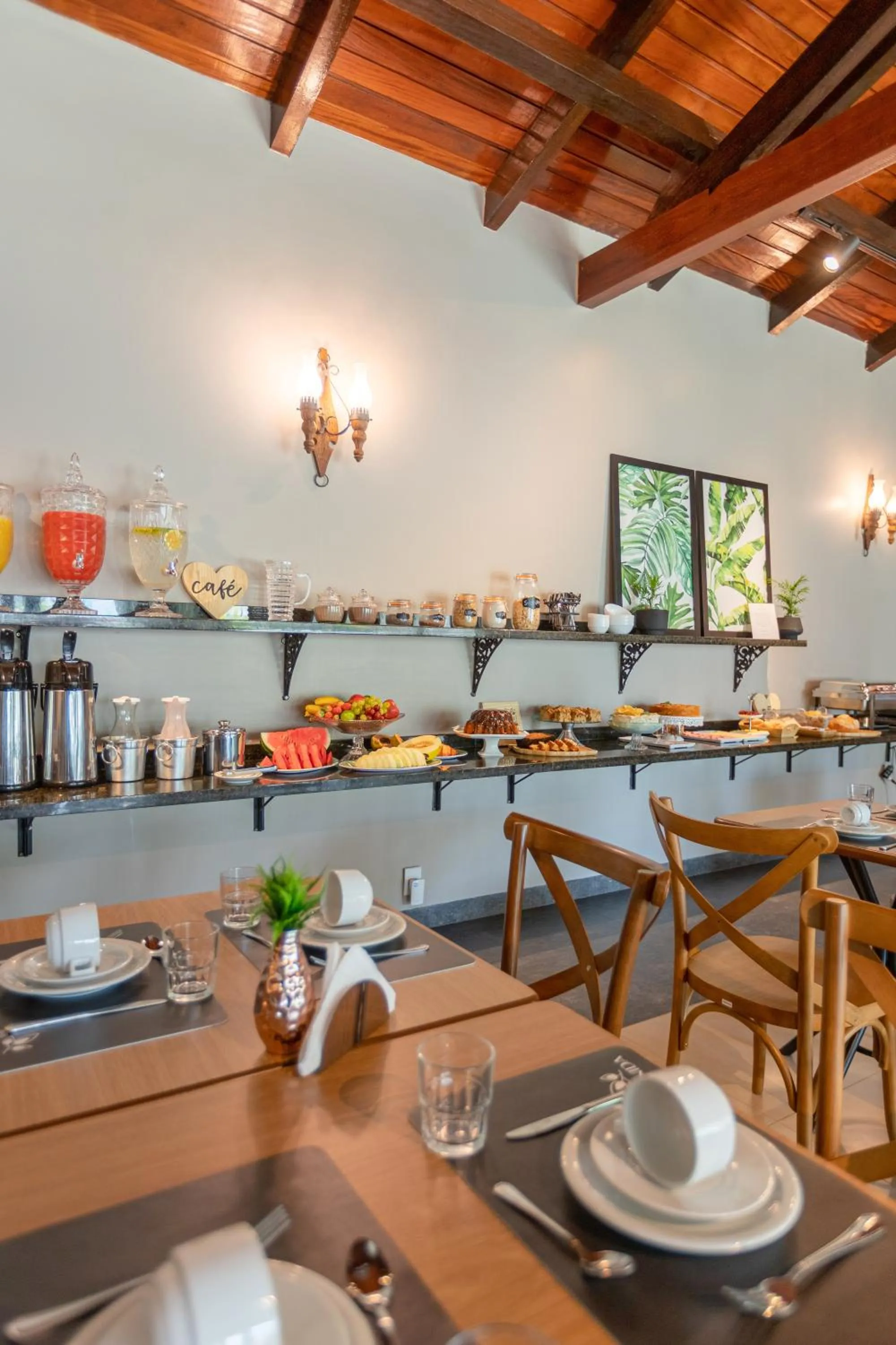 Breakfast in Avenida Hotel