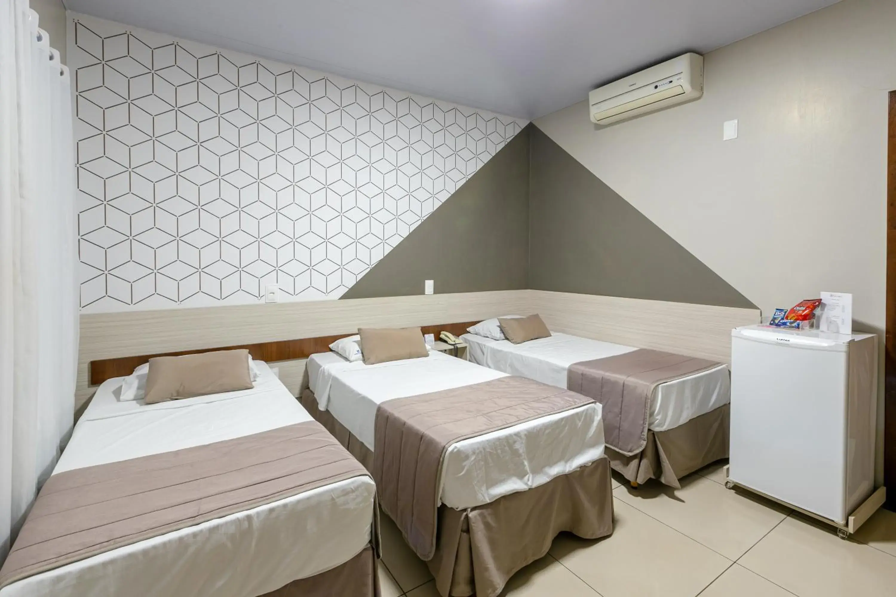 Economy Triple Room - single occupancy in Avenida Hotel Economy Triple Room - single occupancy in Avenida Hotel