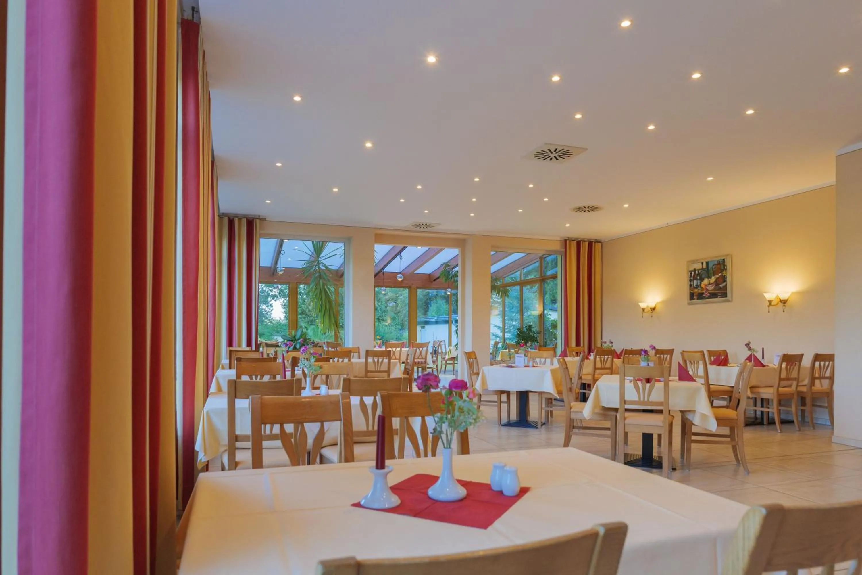 Restaurant/places to eat in Hotel Knorre