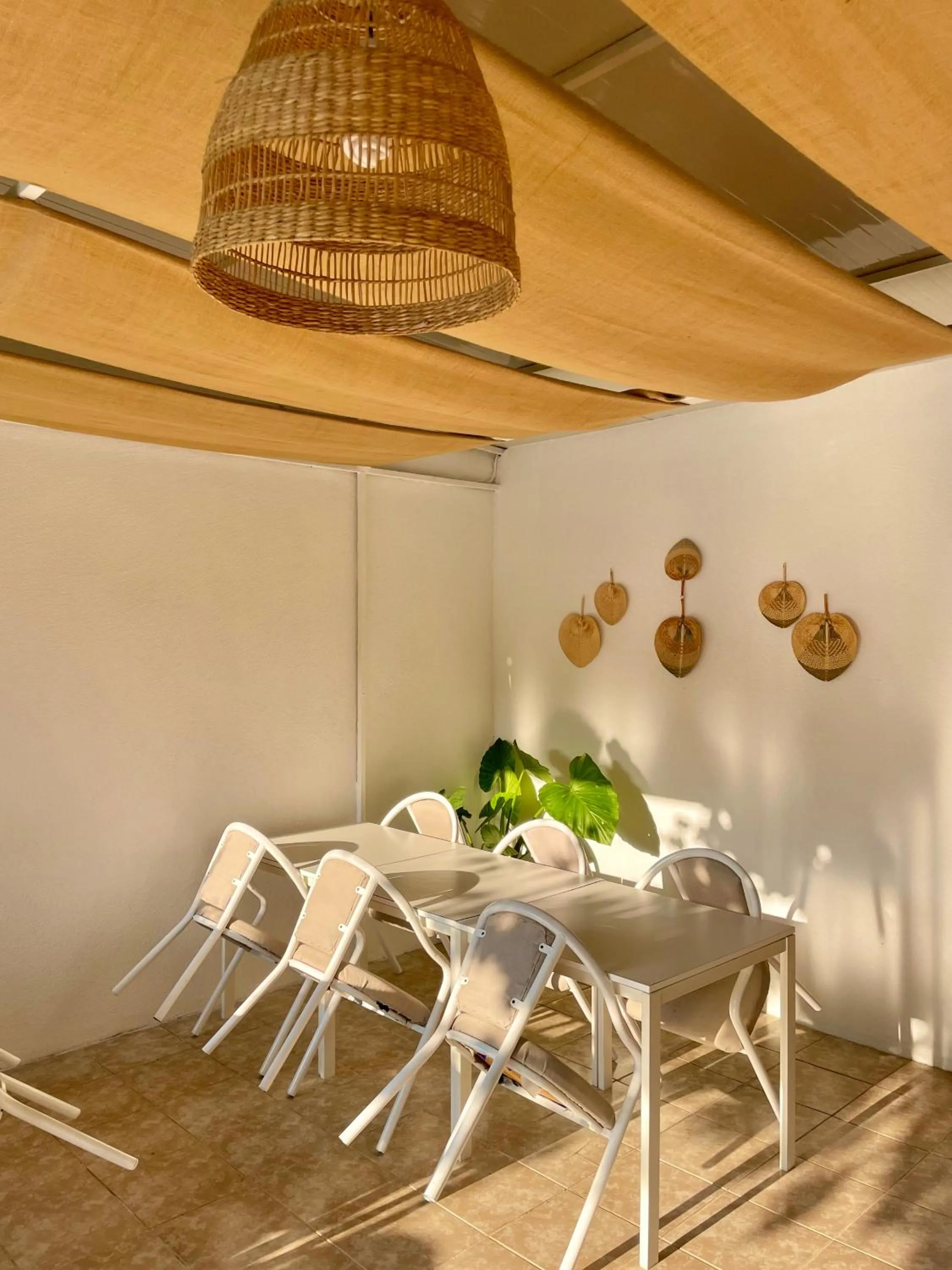 Restaurant/places to eat in Cennet Hotel