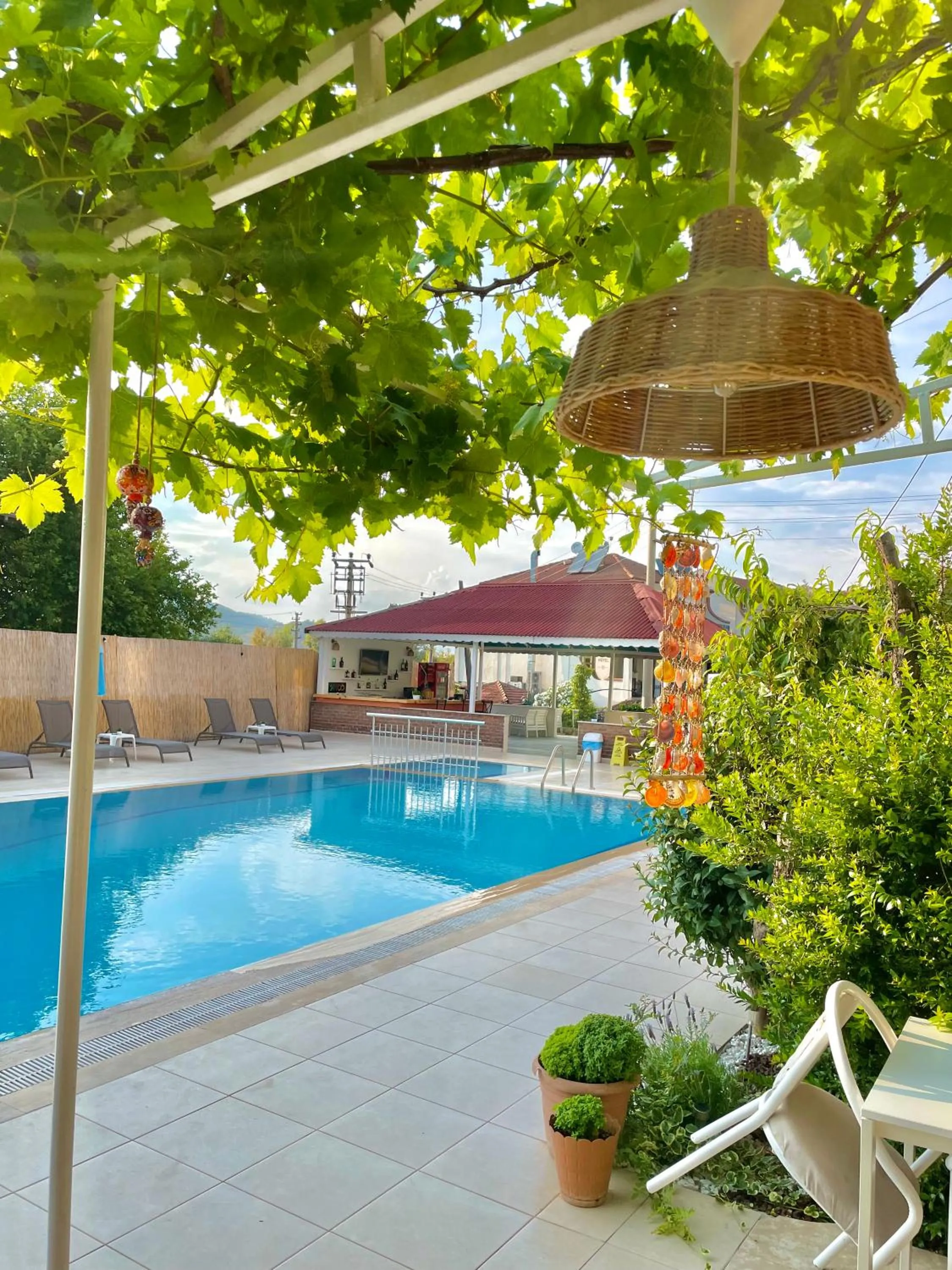Swimming pool in Cennet Hotel