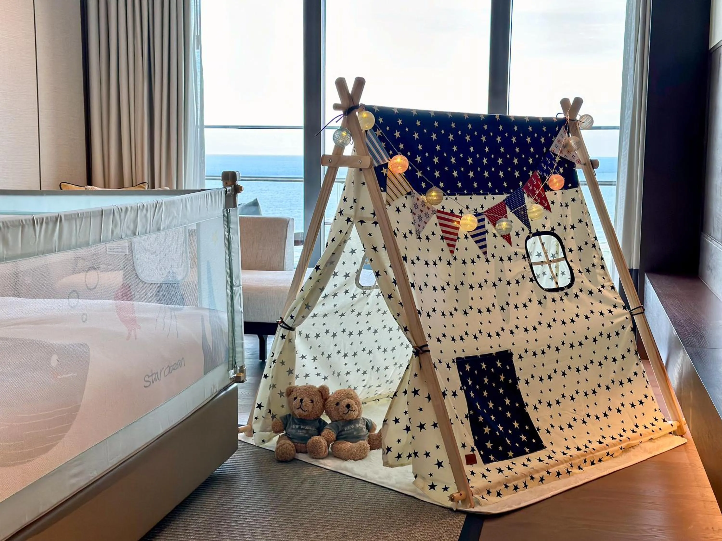 Bedroom, Bed in New World Hoiana Hotel