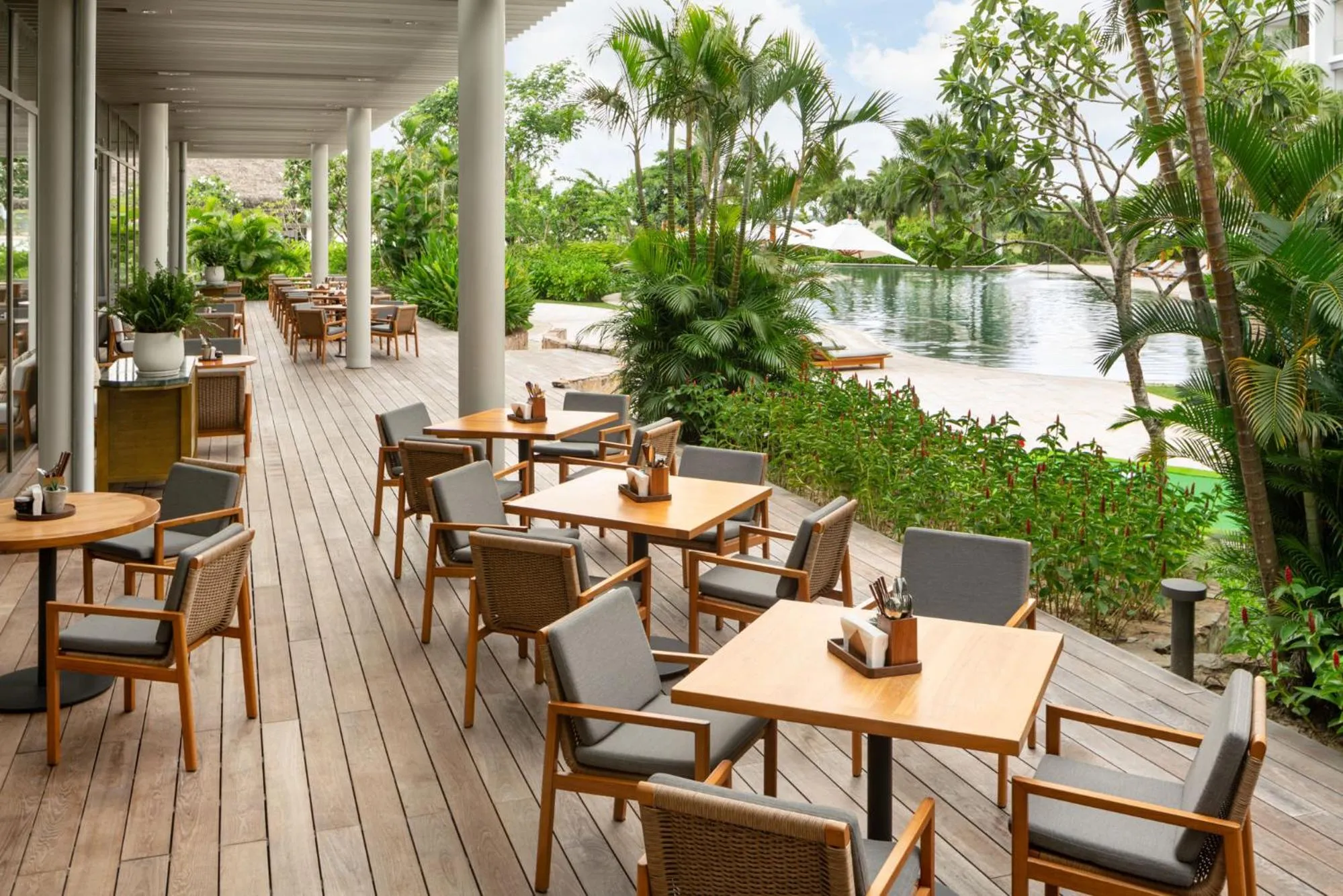 Restaurant/places to eat in New World Hoiana Hotel