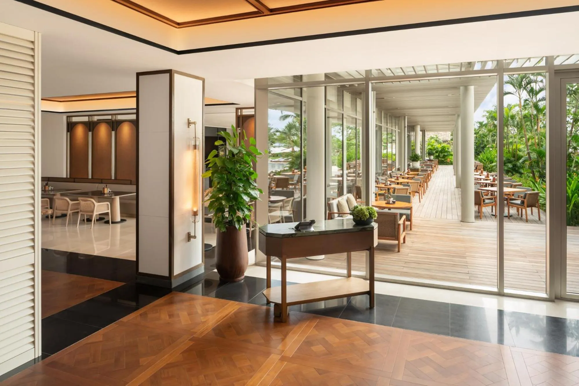 Restaurant/places to eat in New World Hoiana Hotel