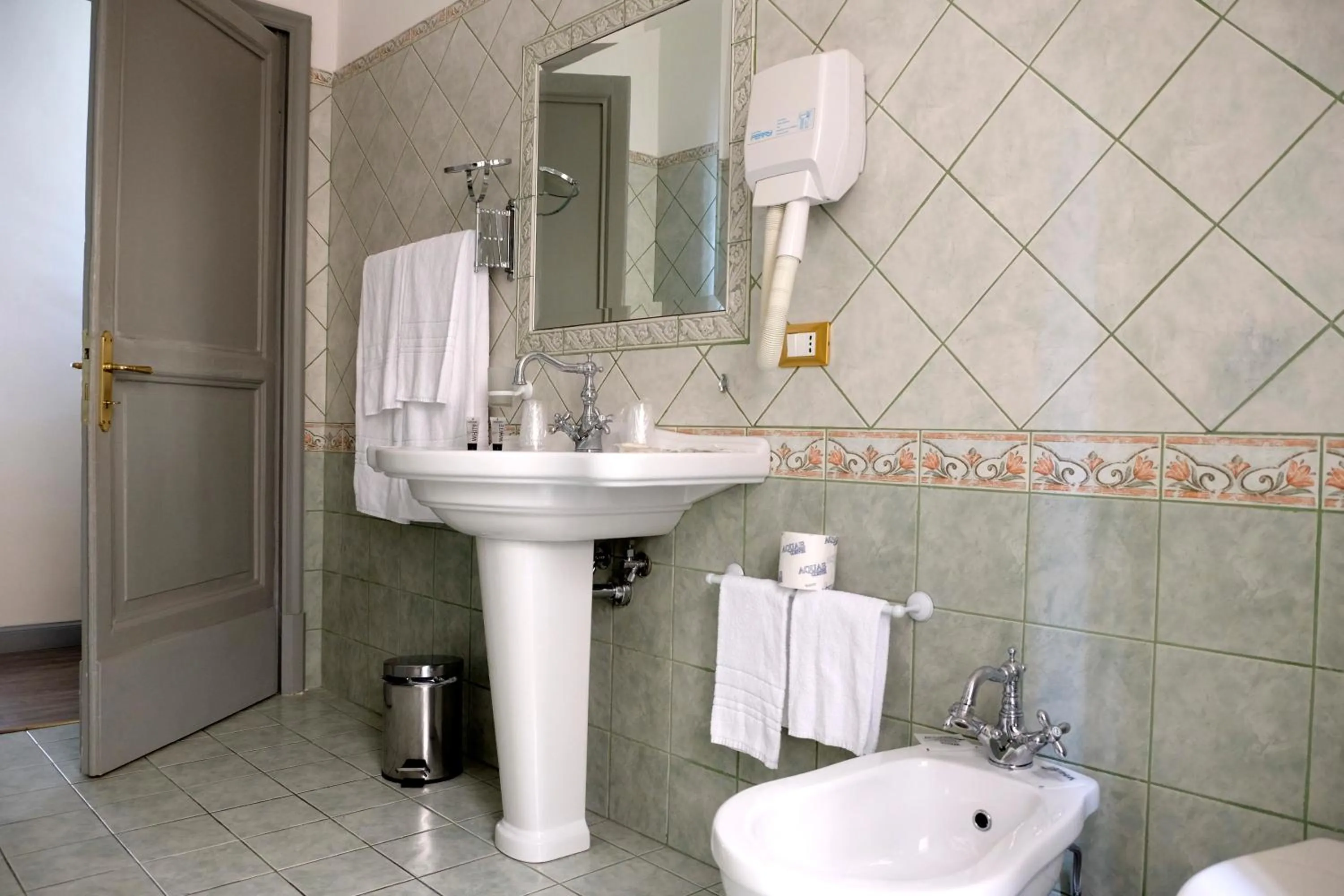 Bathroom in Sleep In Rome Ludovisi