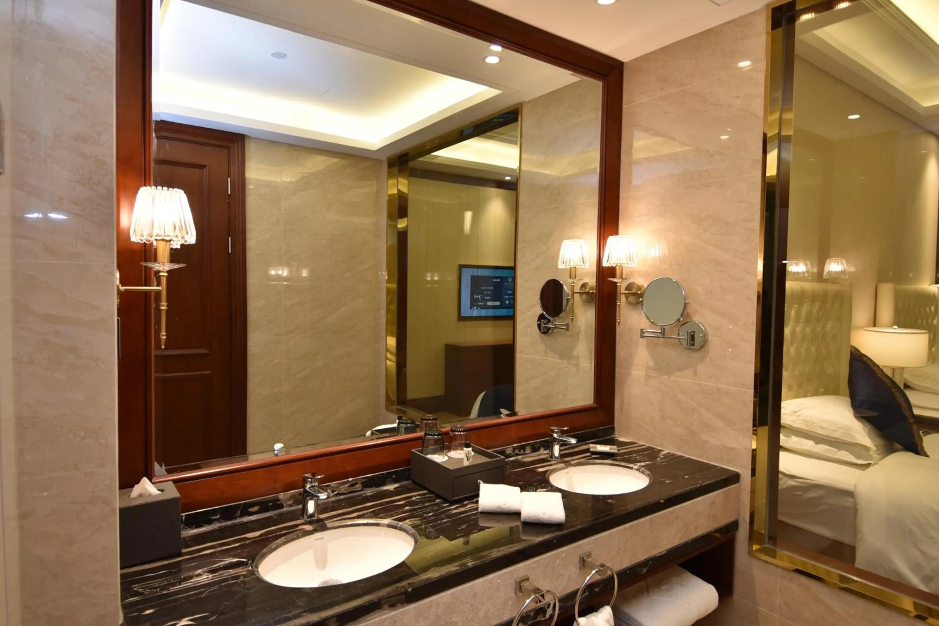 Bathroom in Taizhou Haiyan Jinling International Hotel