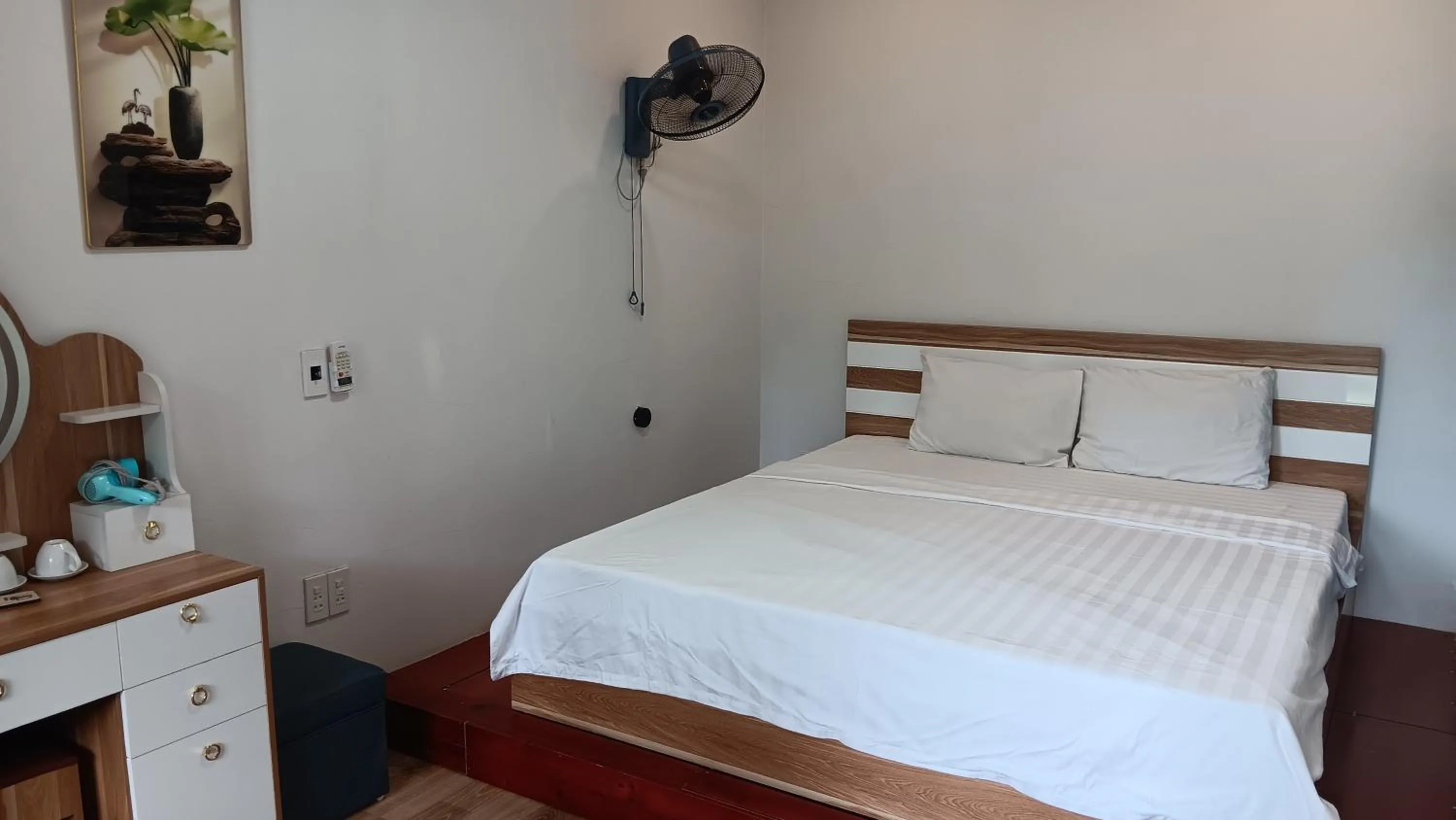 Bed in Tran Chau Garden Home