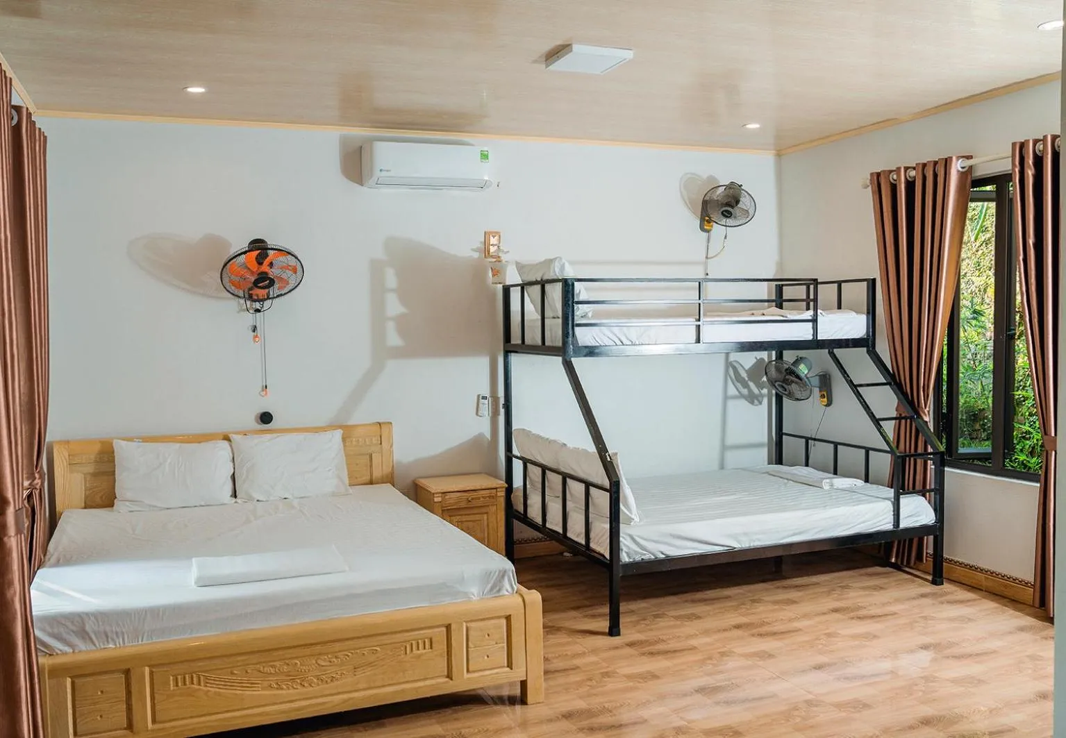 Bed in Tran Chau Garden Home