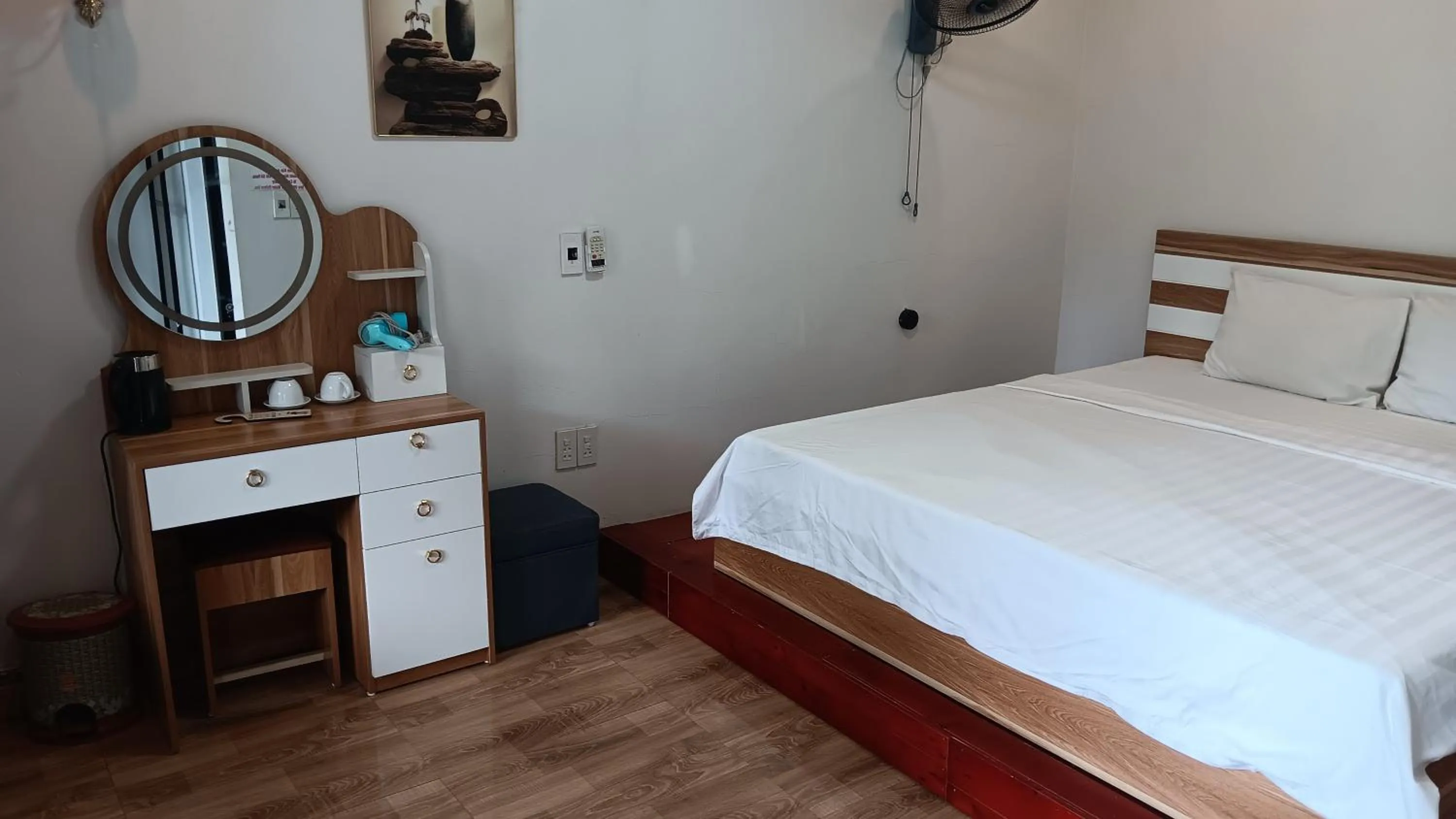 Bed in Tran Chau Garden Home