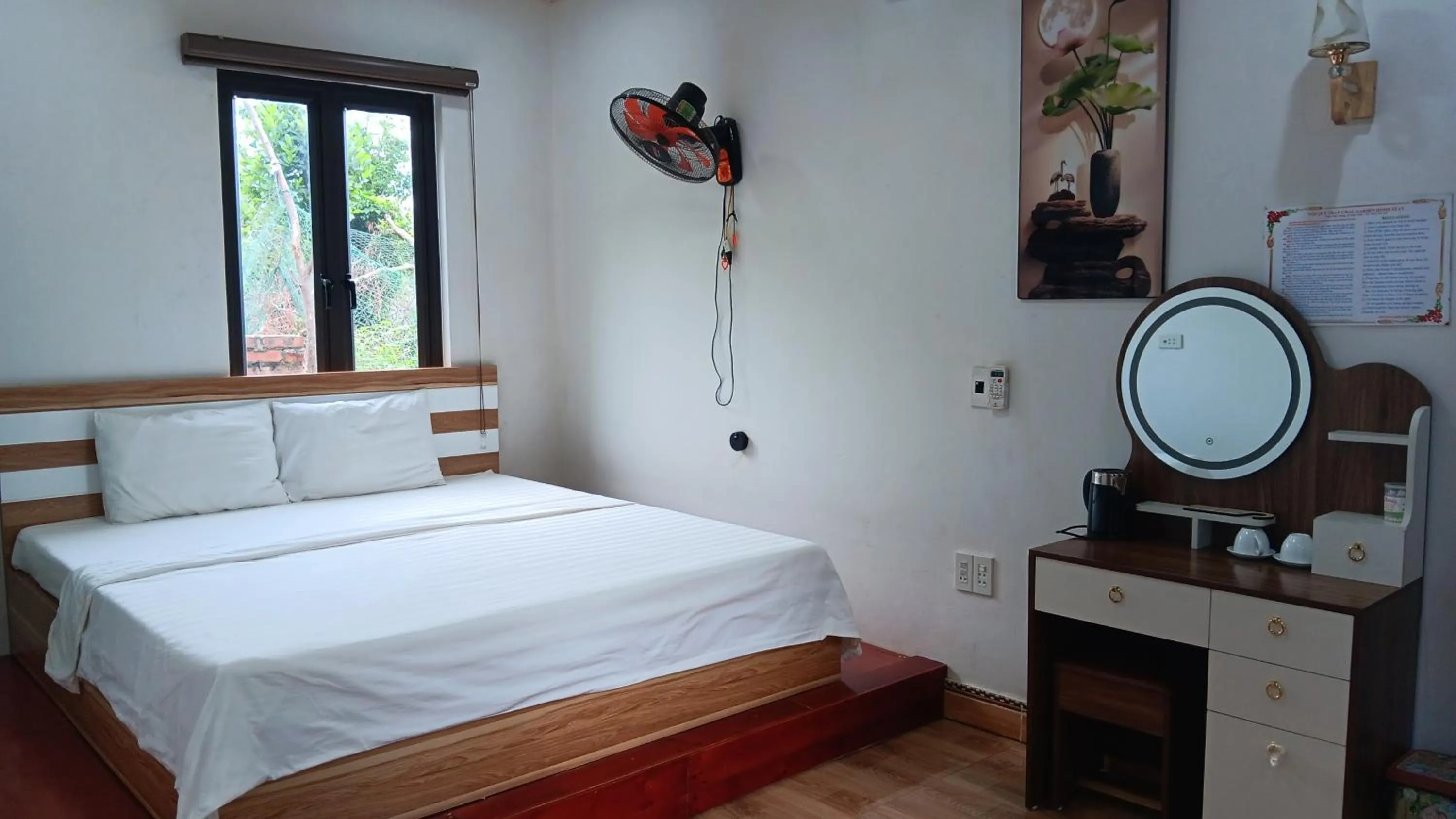 Bed in Tran Chau Garden Home