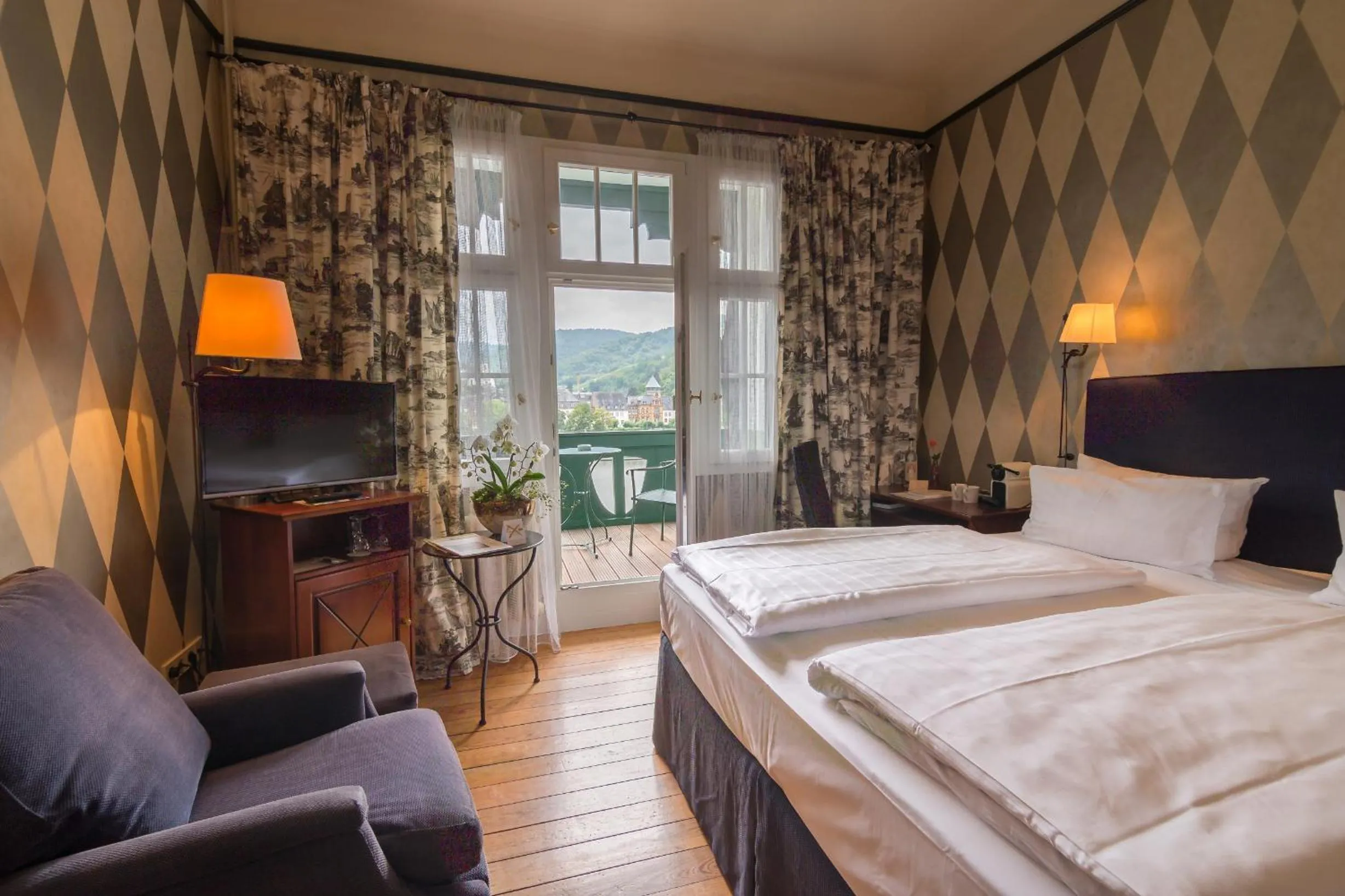 Photo of the whole room, Bed in Romantik Jugendstilhotel Bellevue