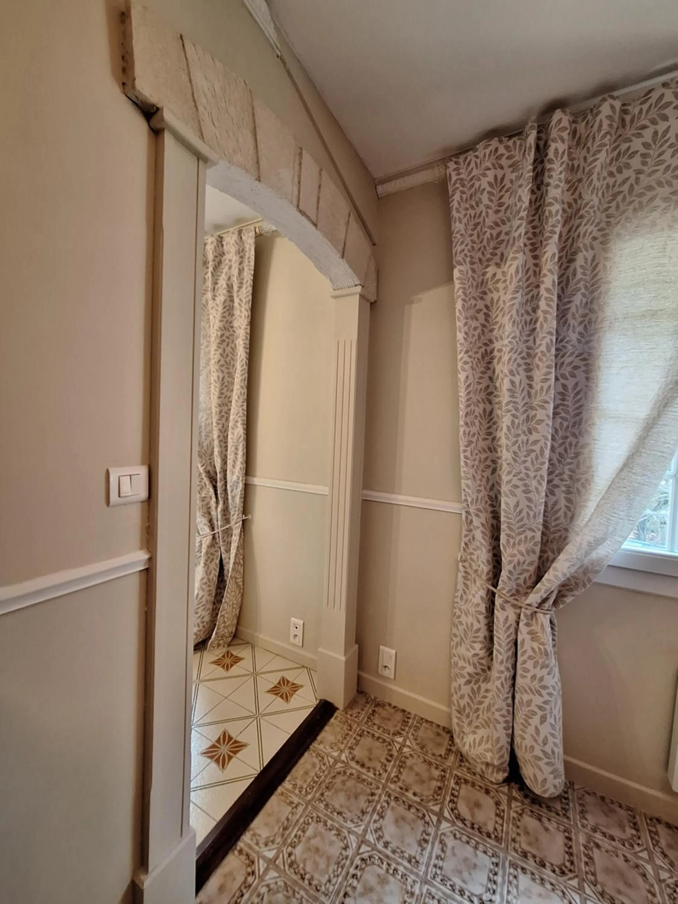 Decorative detail, Bed in Suite Anduze