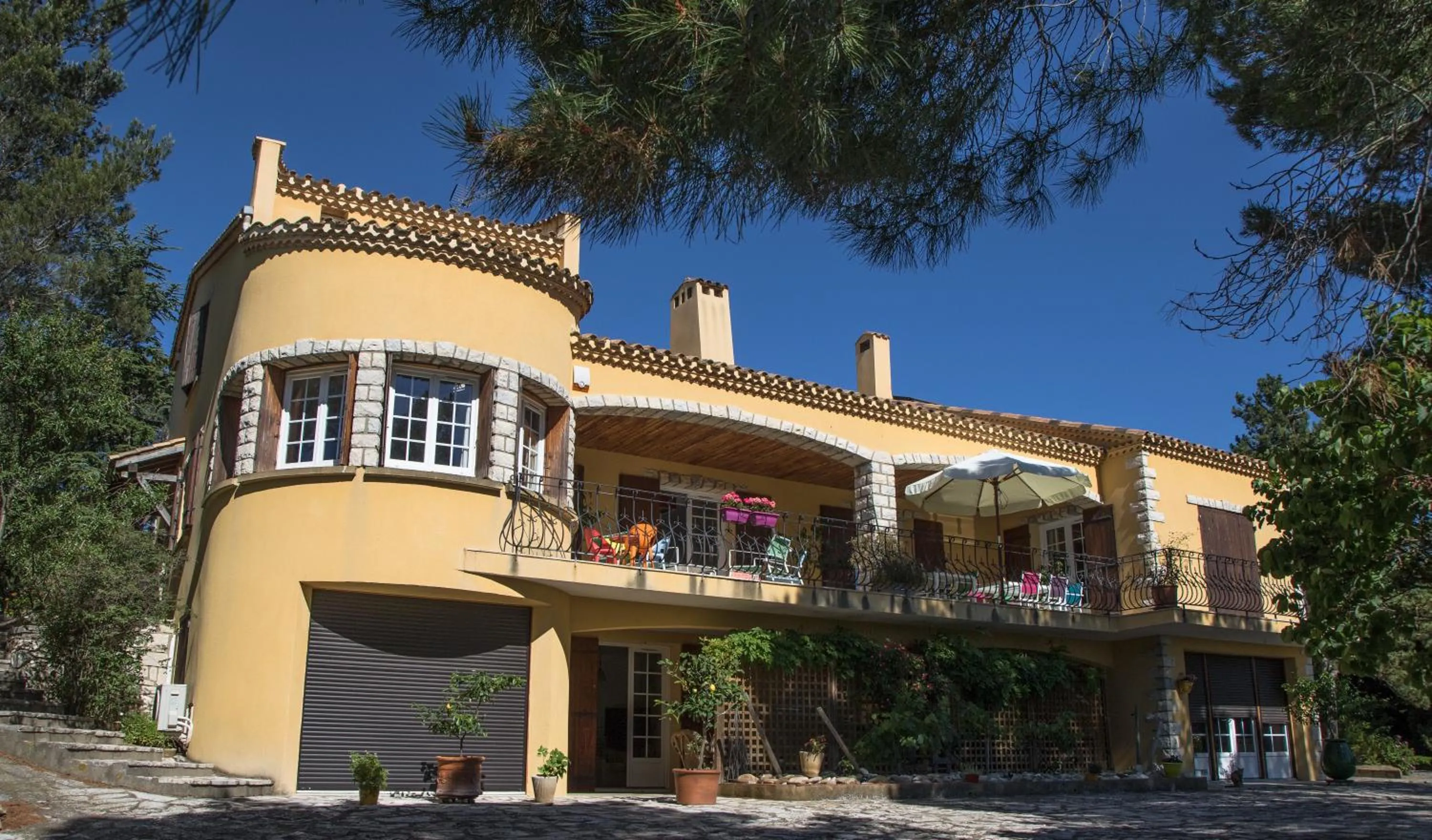 Property building in Suite Anduze