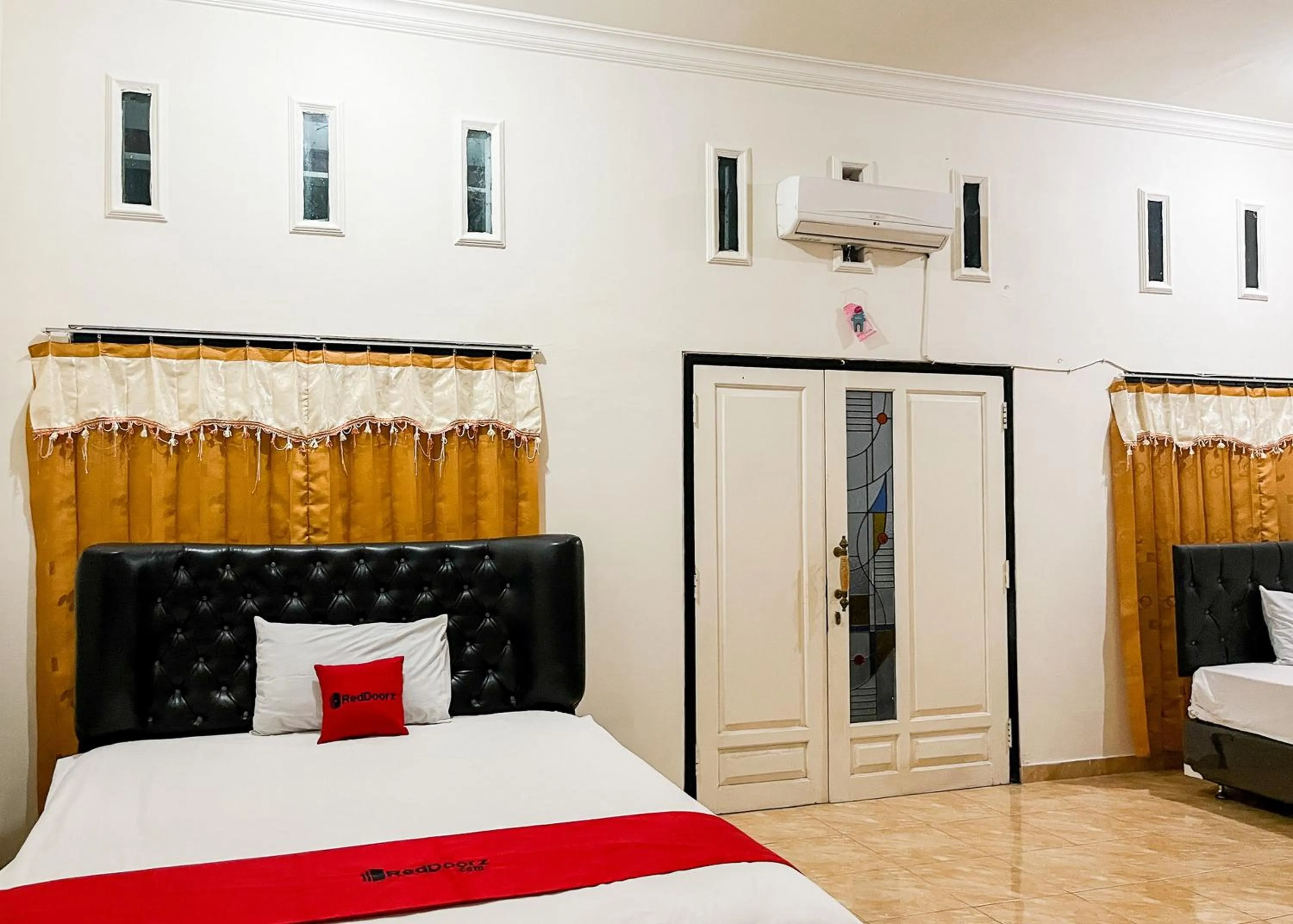 Bed in RedDoorz Syariah At Santana Stasiun Kepanjen