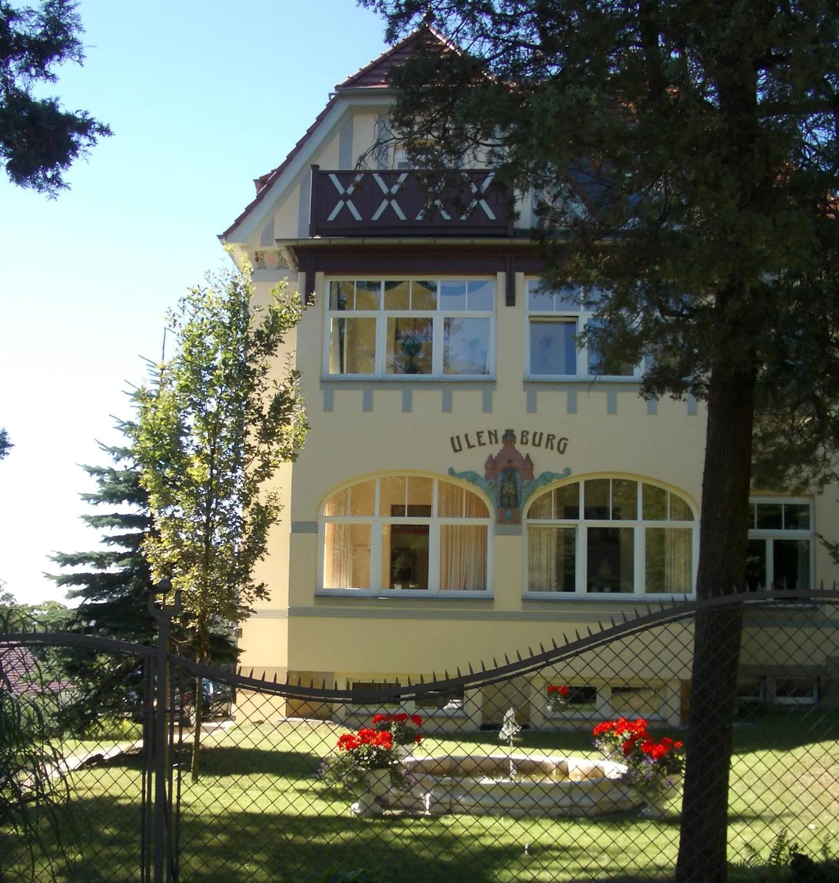 Facade/entrance in Hotel-Appartement-Villa Ulenburg