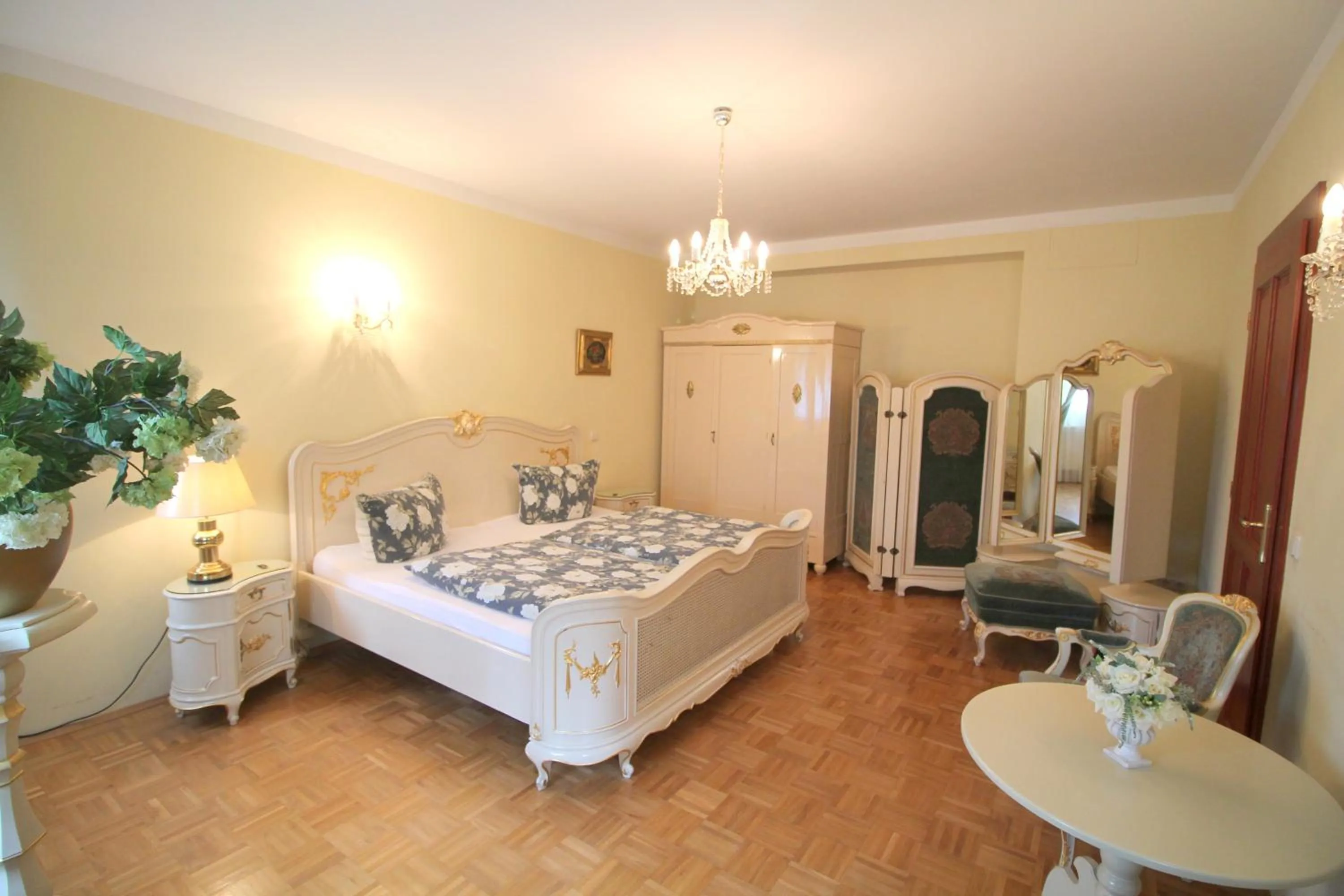 Bedroom, Bed in Hotel-Appartement-Villa Ulenburg