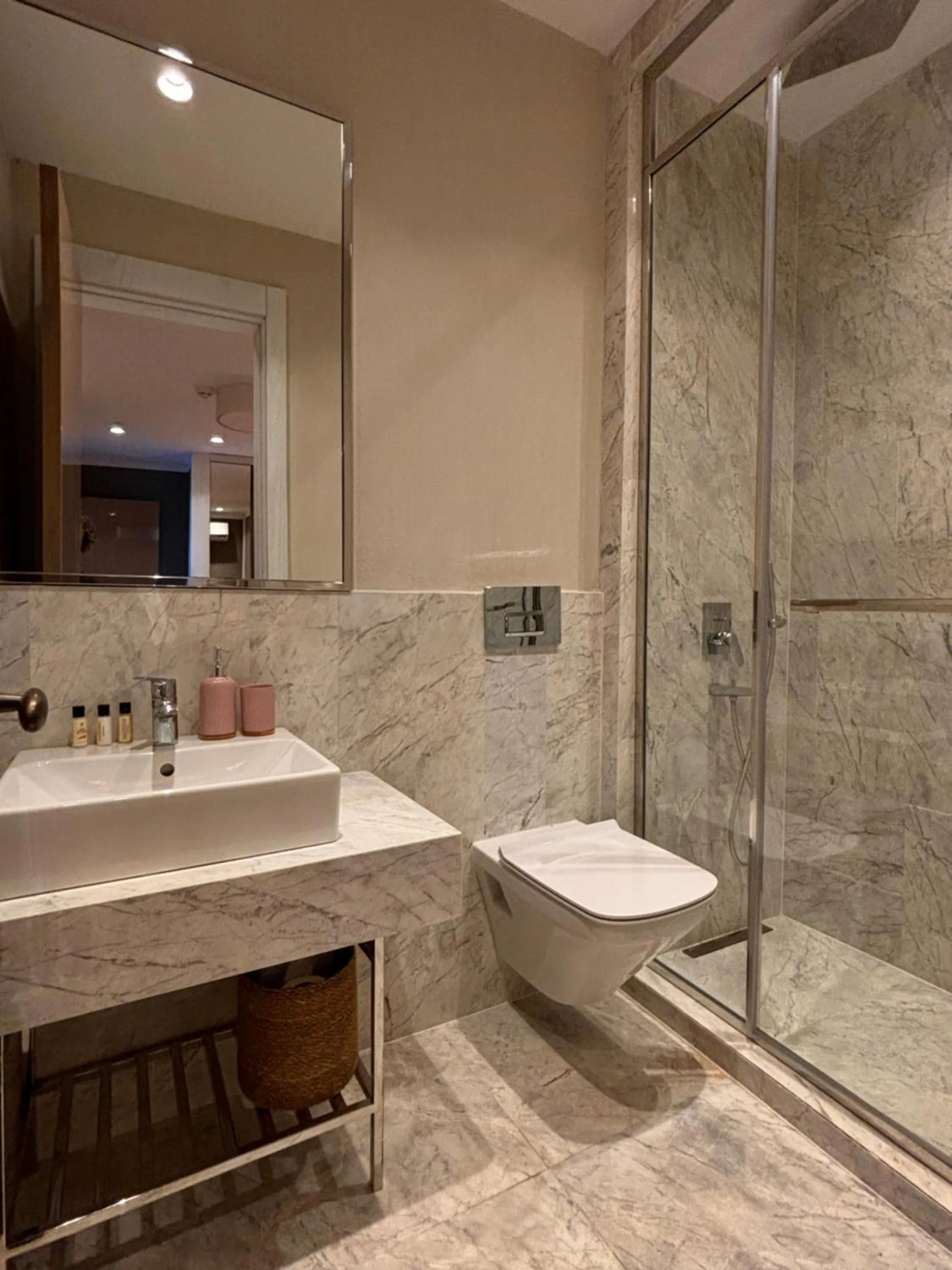 Shower in Root Redrock Yalıkavak