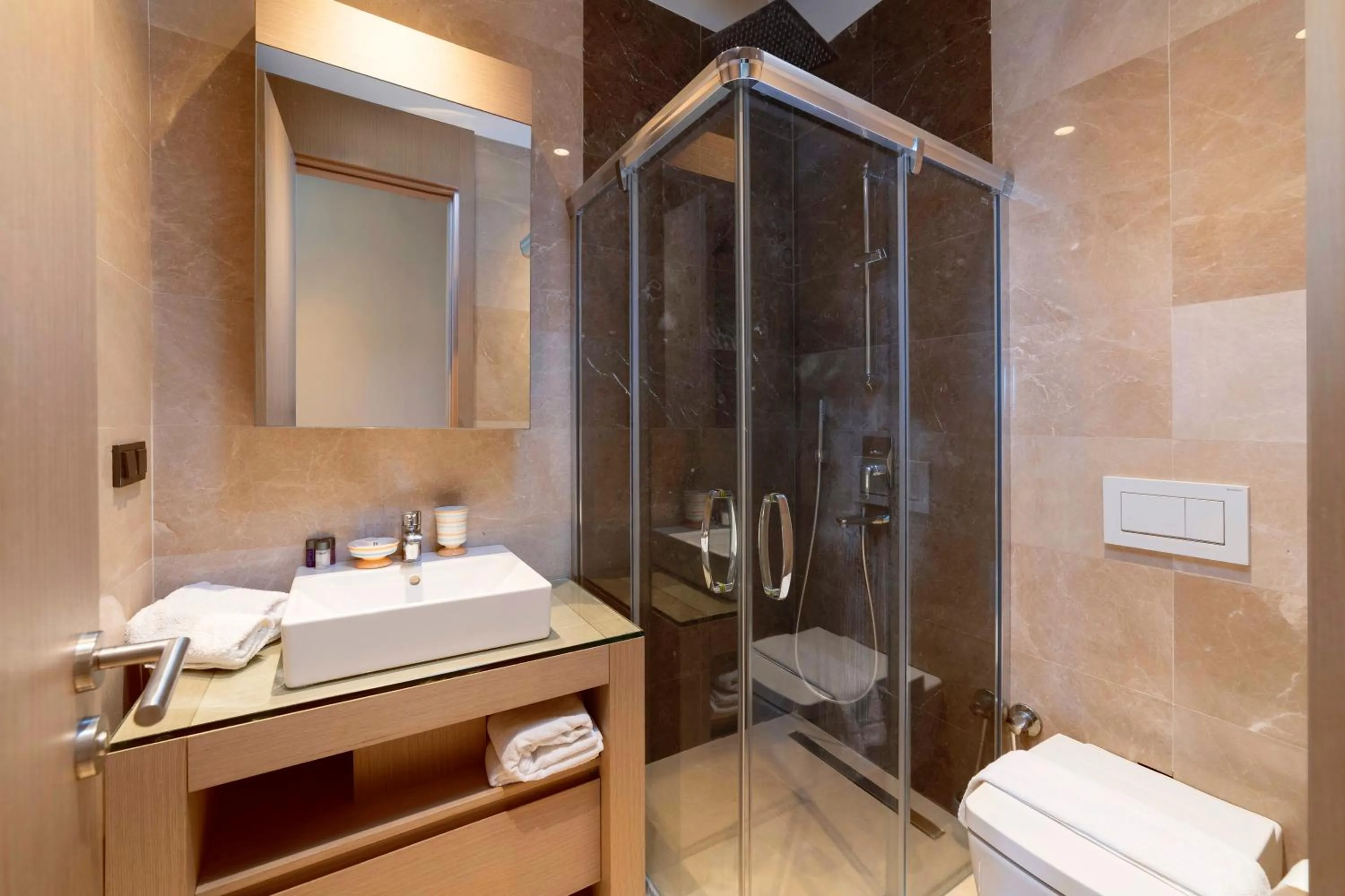 Shower in Root Redrock Yalıkavak