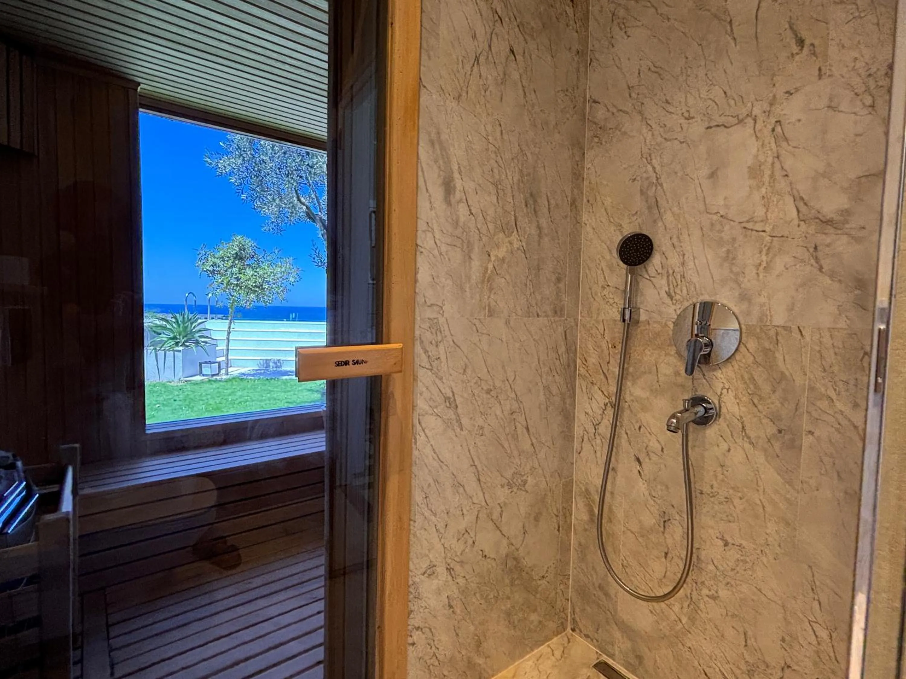 Shower in Root Redrock Yalıkavak