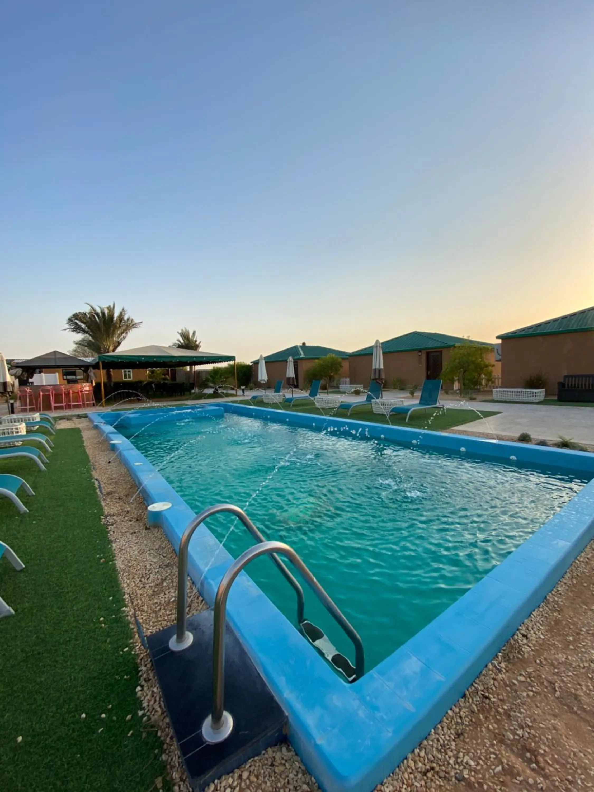 Swimming pool in Desert Inn Resort and Camp
