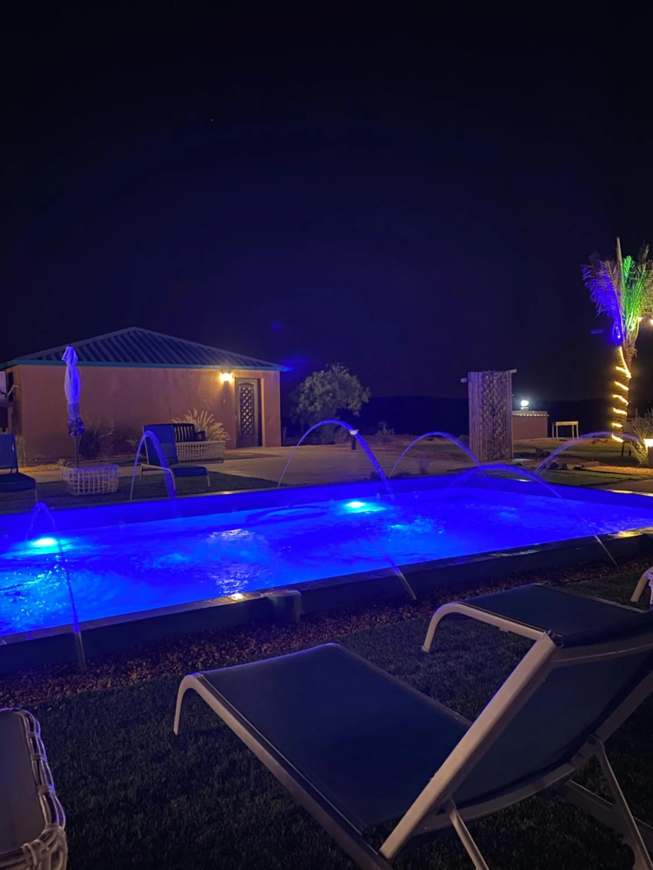 Swimming pool in Desert Inn Resort and Camp