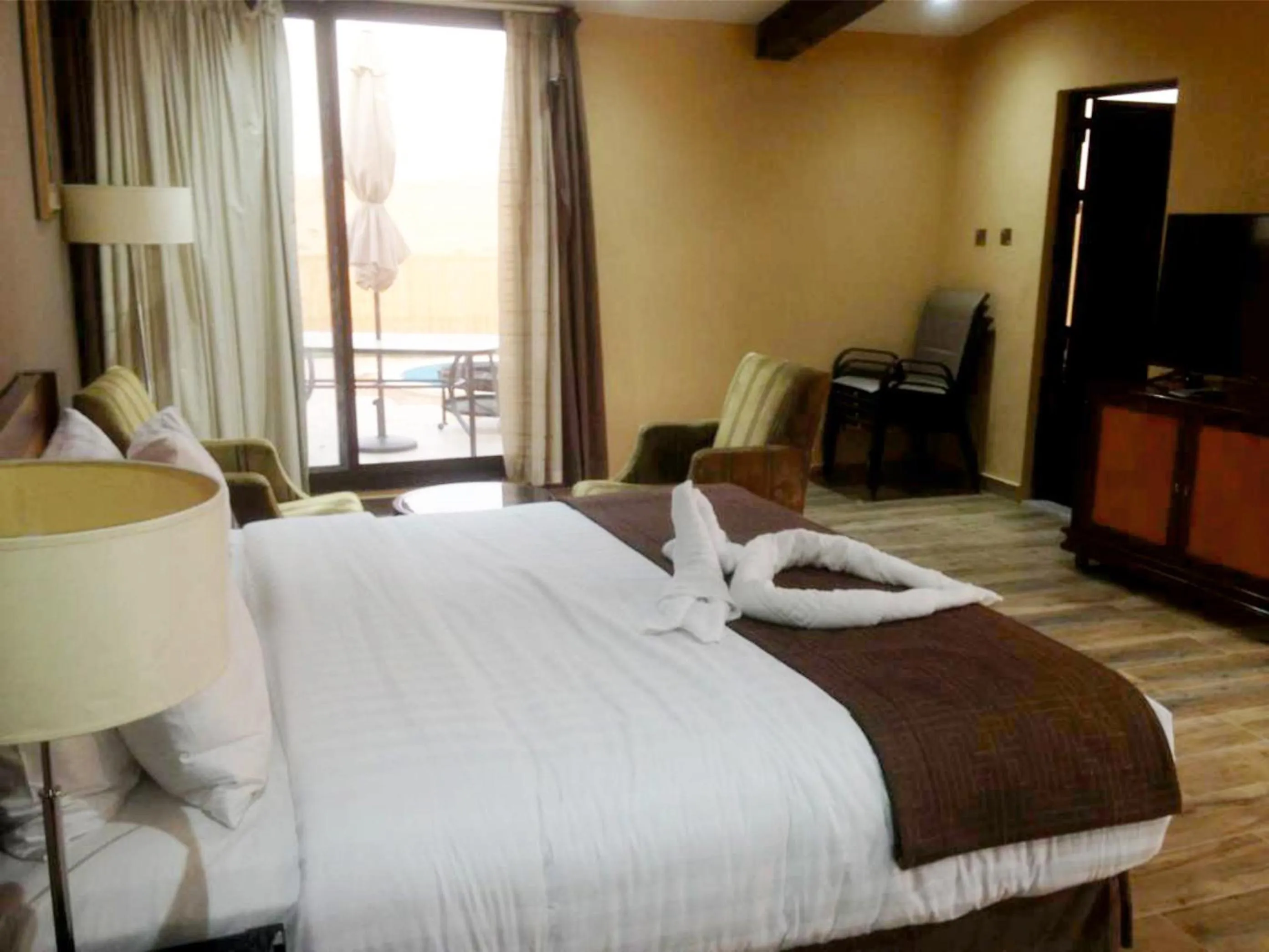 Bed in Desert Inn Resort and Camp