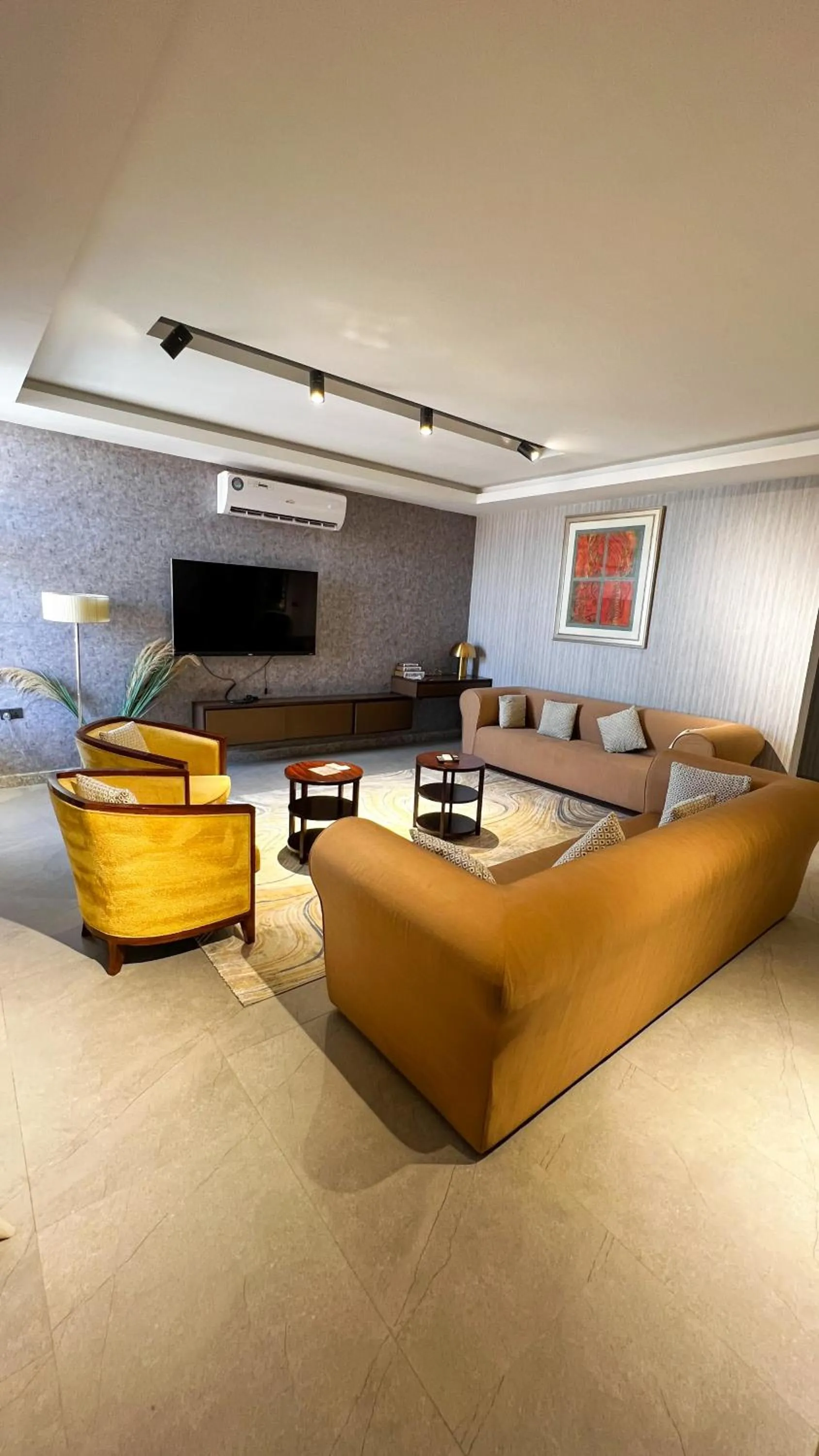 TV and multimedia in Desert Inn Resort and Camp