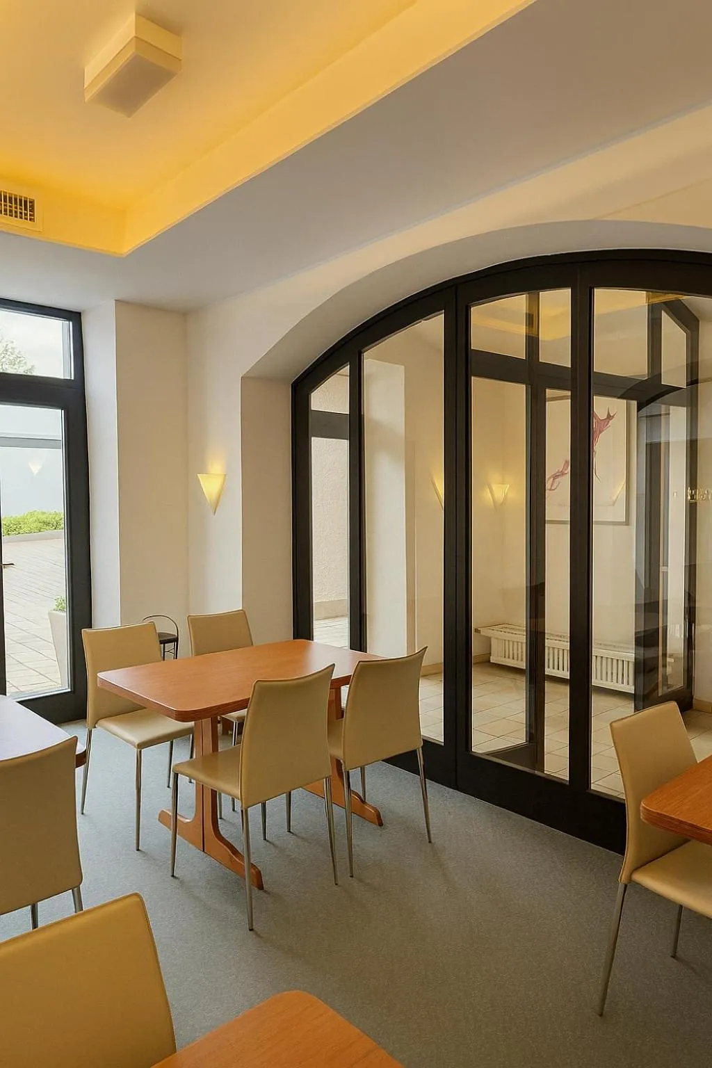 Breakfast in Hotel Villa Noel am Hauptbahnhof