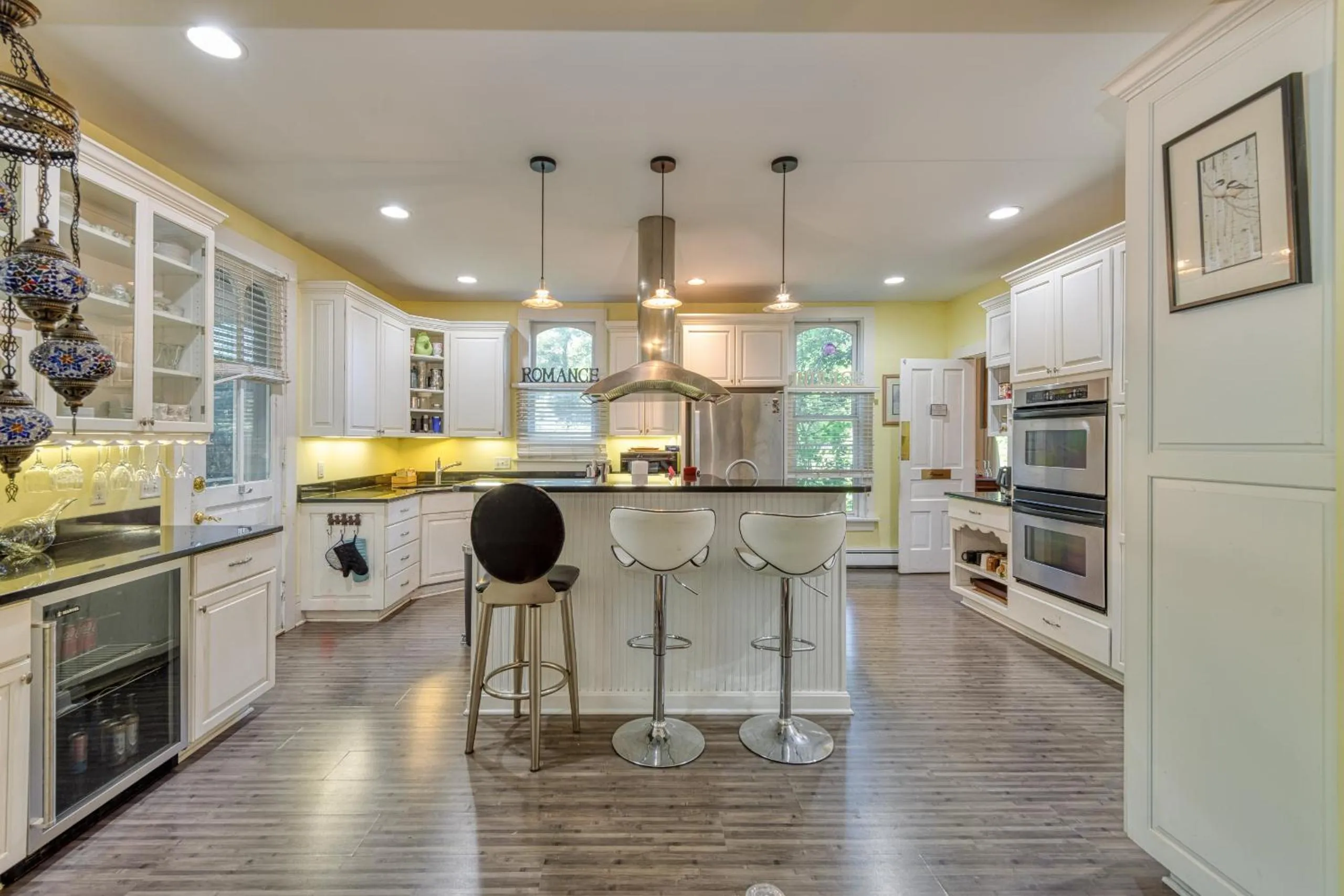Kitchen or kitchenette in Monroe Manor Inn