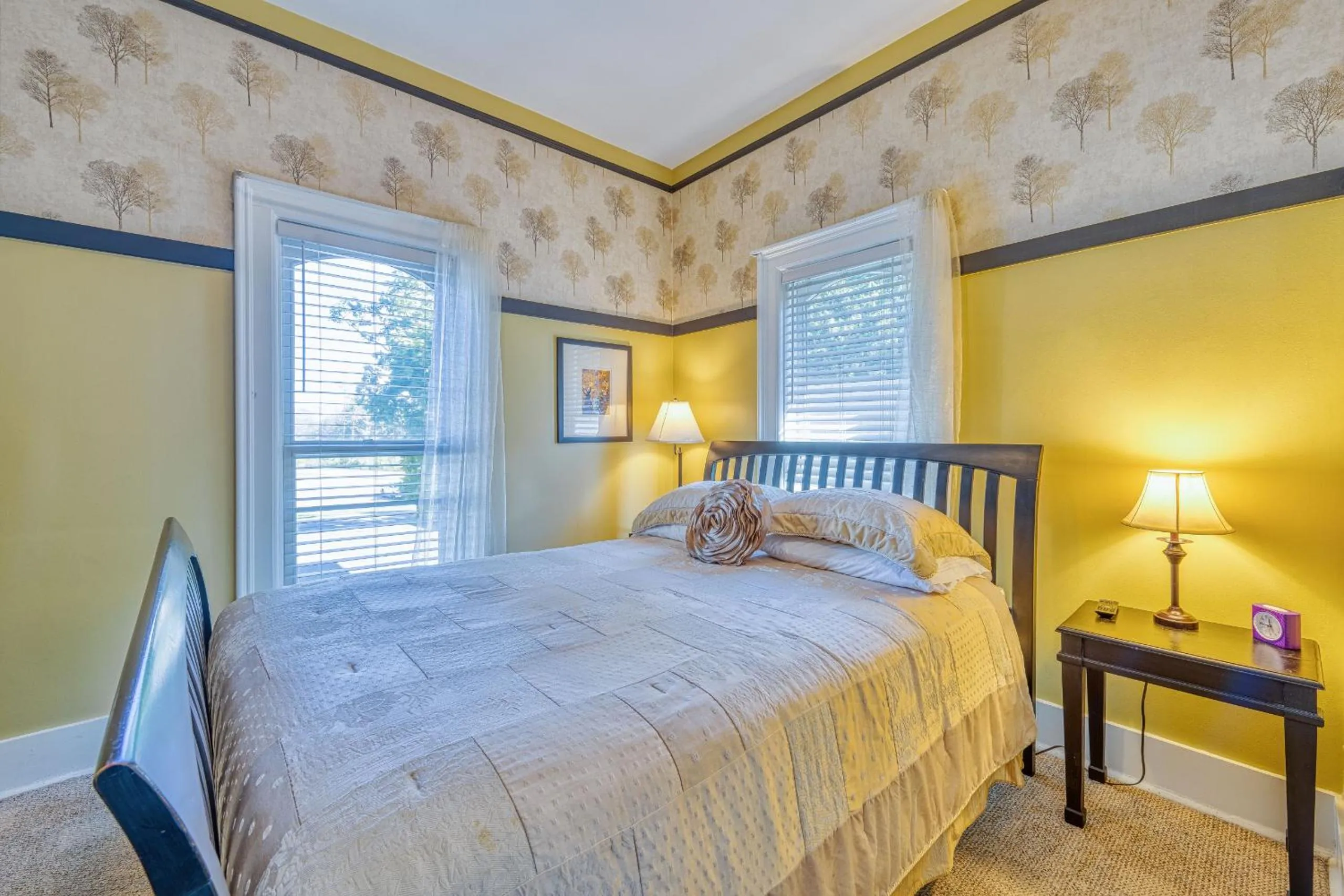 Bedroom, Bed in Monroe Manor Inn