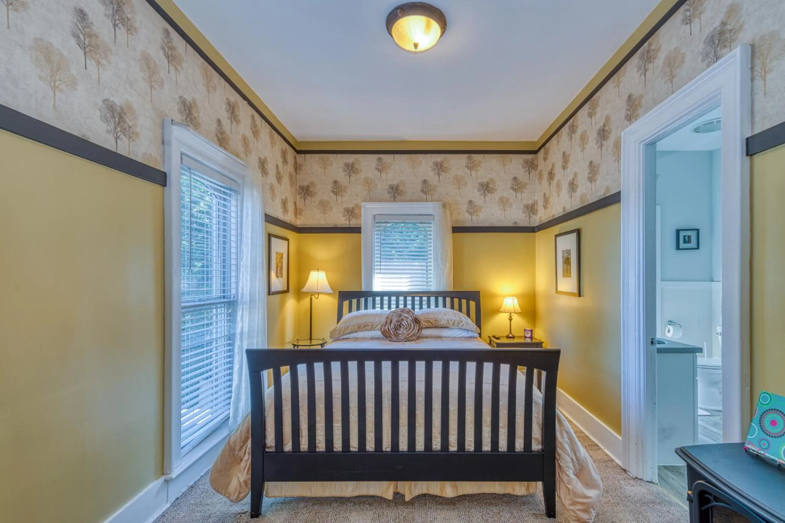 Bedroom, Bed in Monroe Manor Inn
