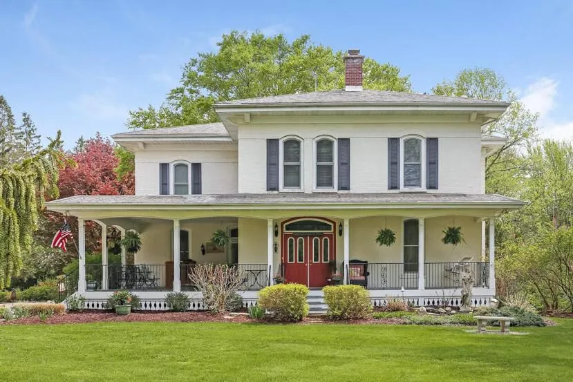 Superior Queen Room in Monroe Manor Inn