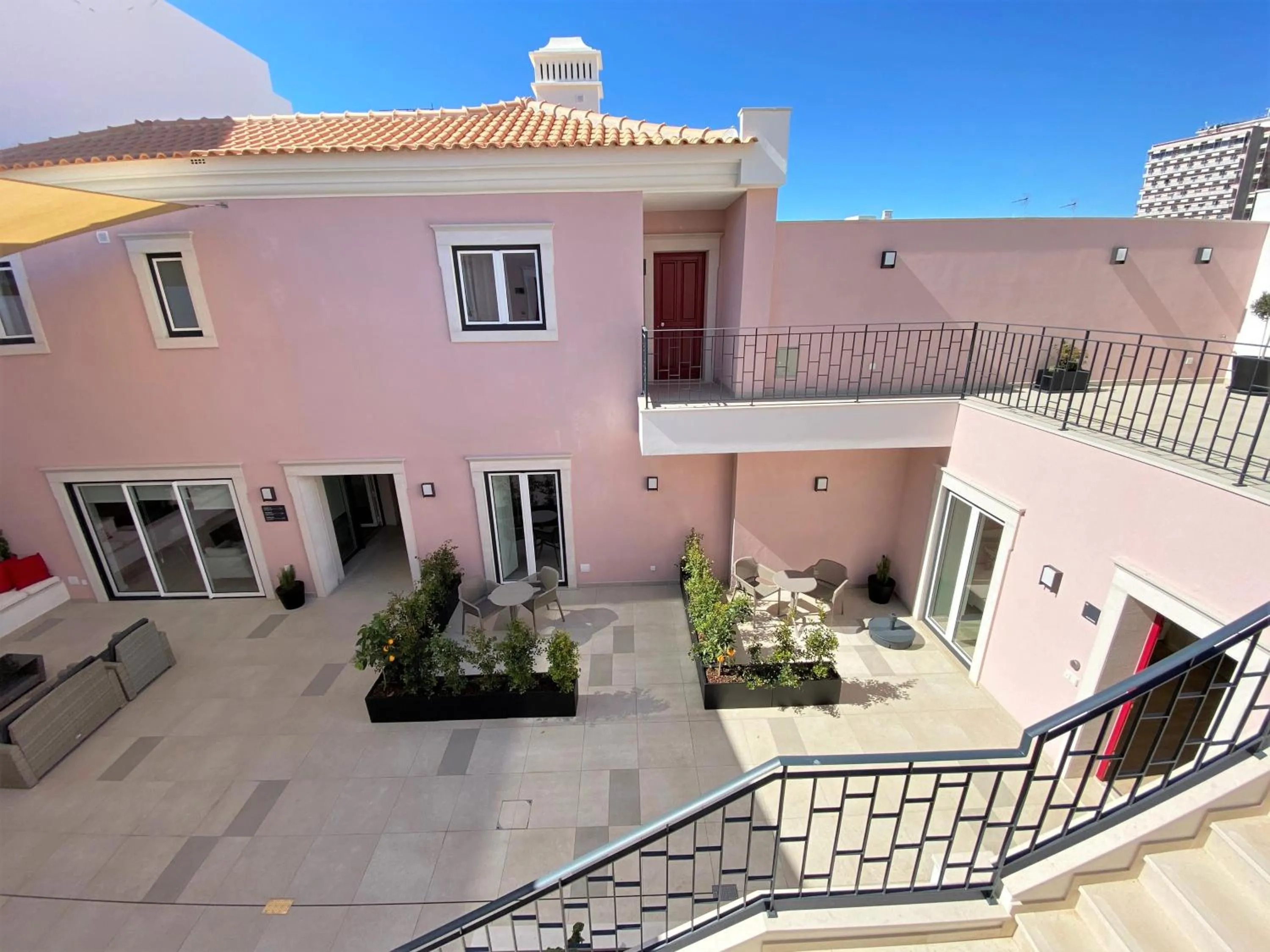 Property building in Cardeal Suites & Apartments