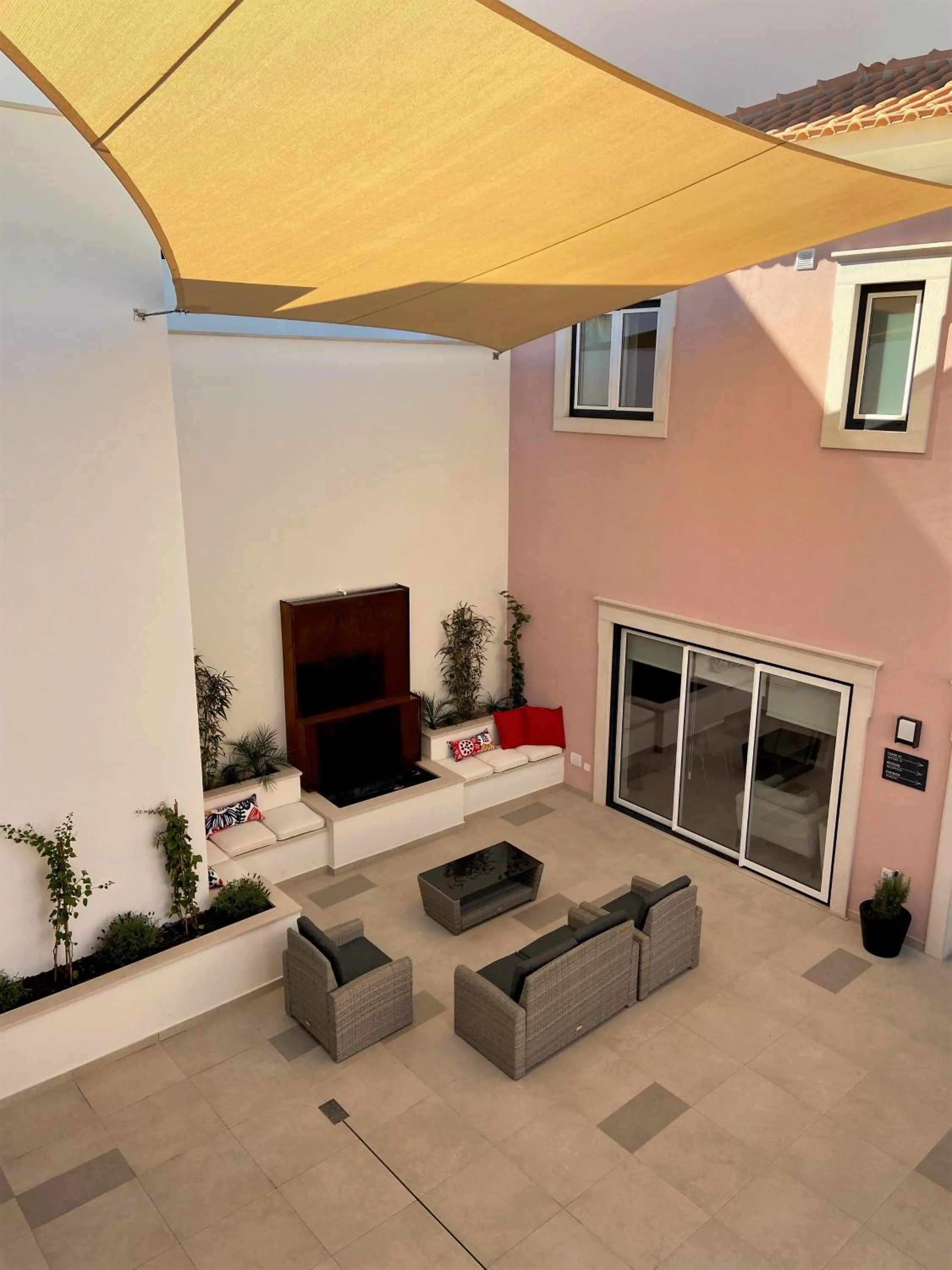 Property building in Cardeal Suites & Apartments