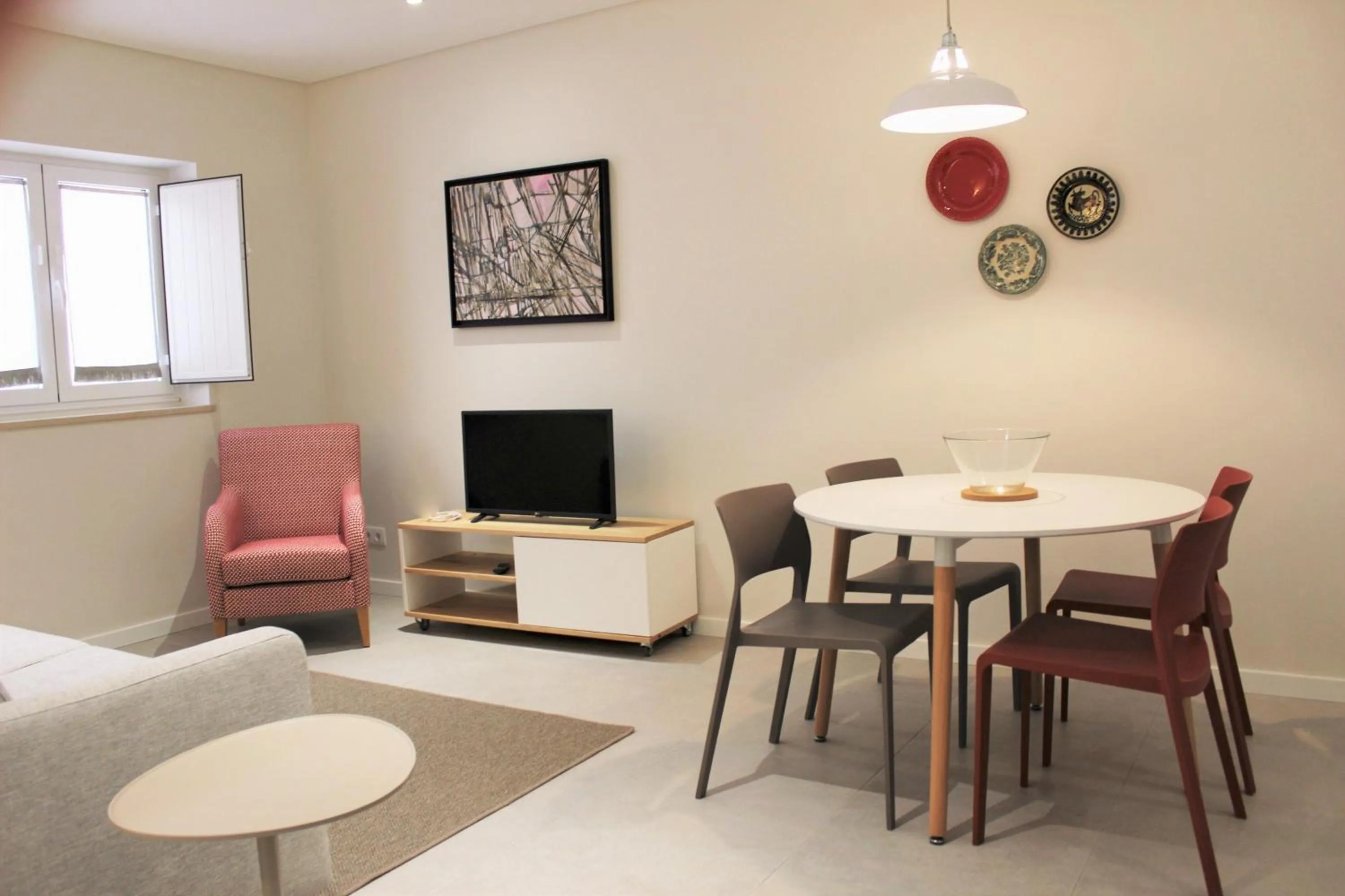 TV and multimedia in Cardeal Suites & Apartments