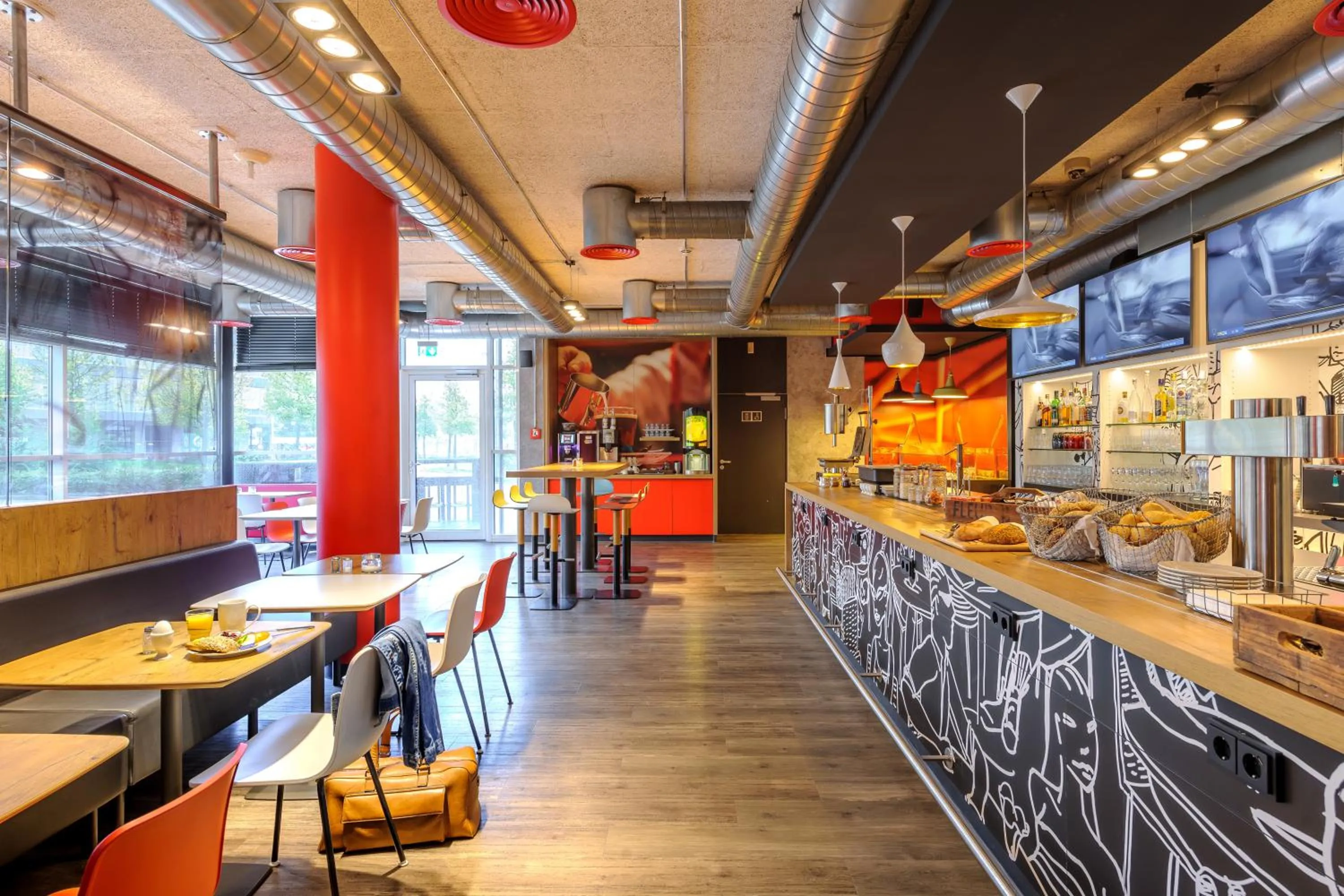 Lounge or bar in ibis Hotel München Messe