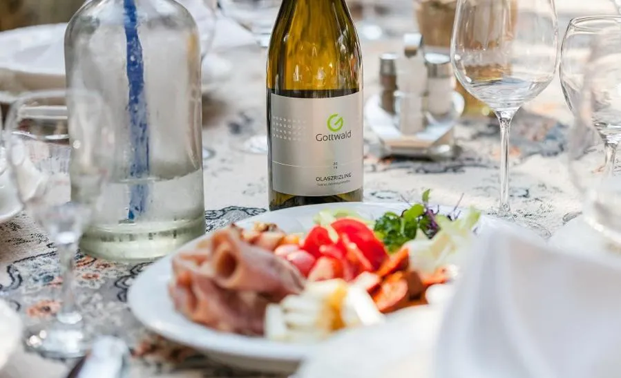 Restaurant/places to eat in Hotel Gottwald