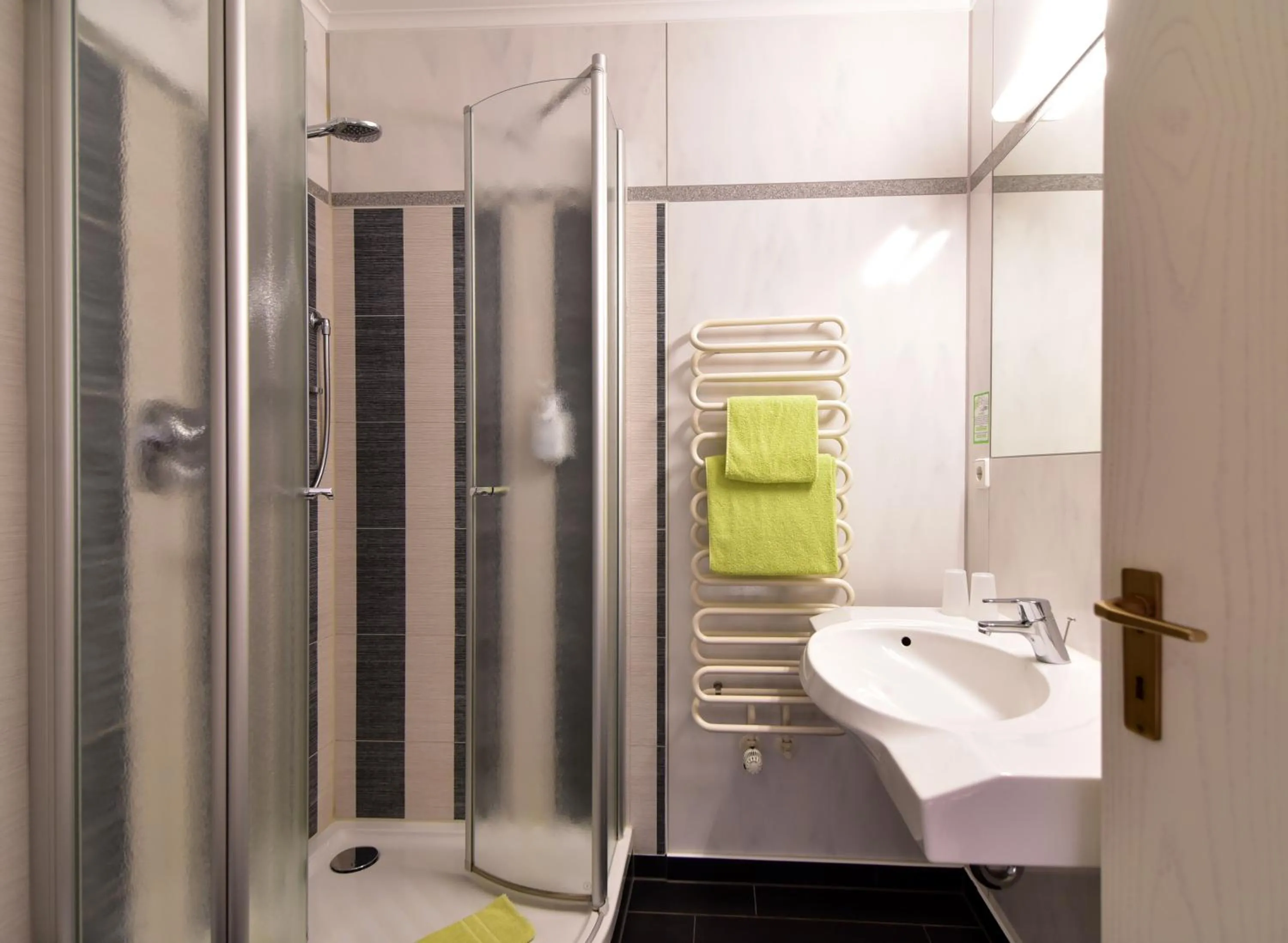 Shower in Land-gut-Hotel Schenkenberger Hof