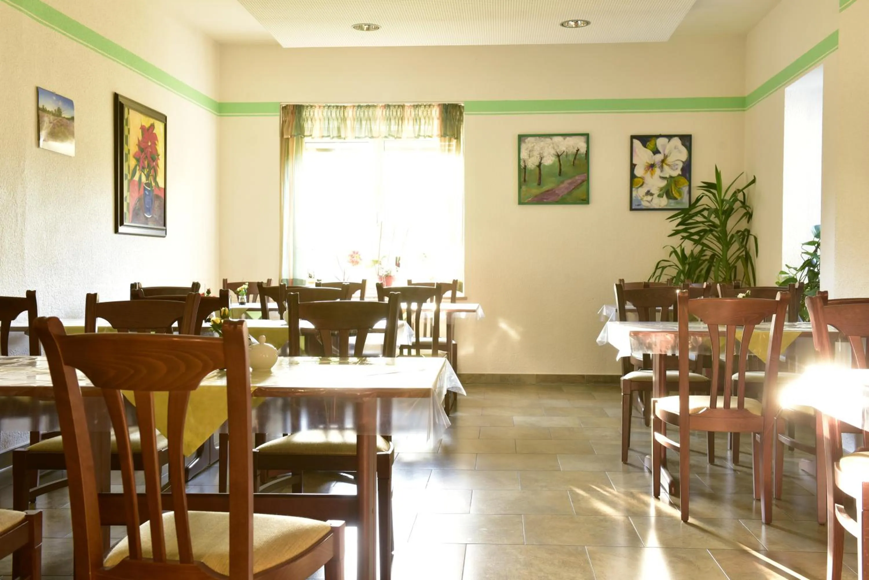 Restaurant/places to eat in Land-gut-Hotel Schenkenberger Hof