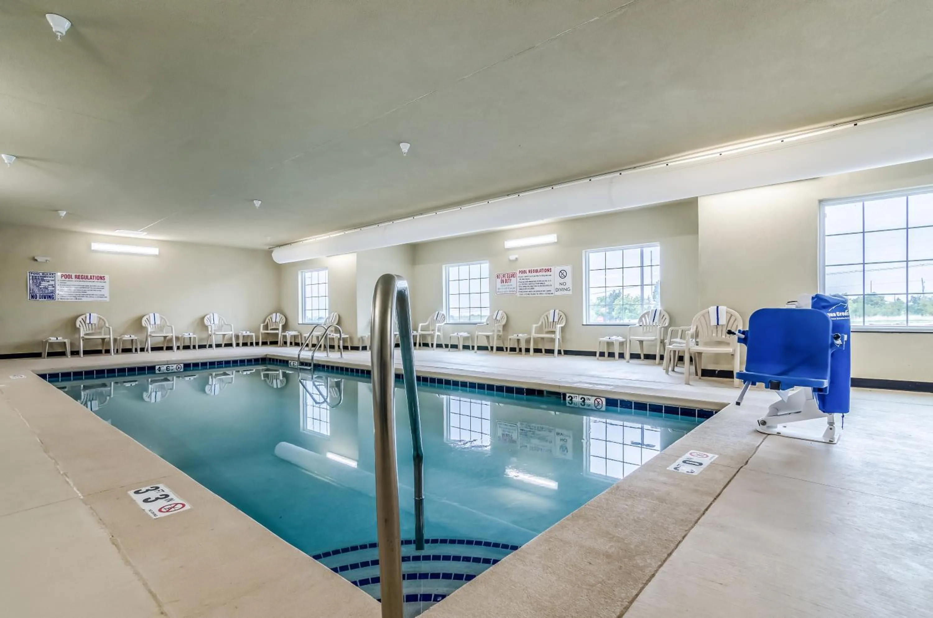 Swimming pool in Cobblestone Hotel & Suites - Morgan