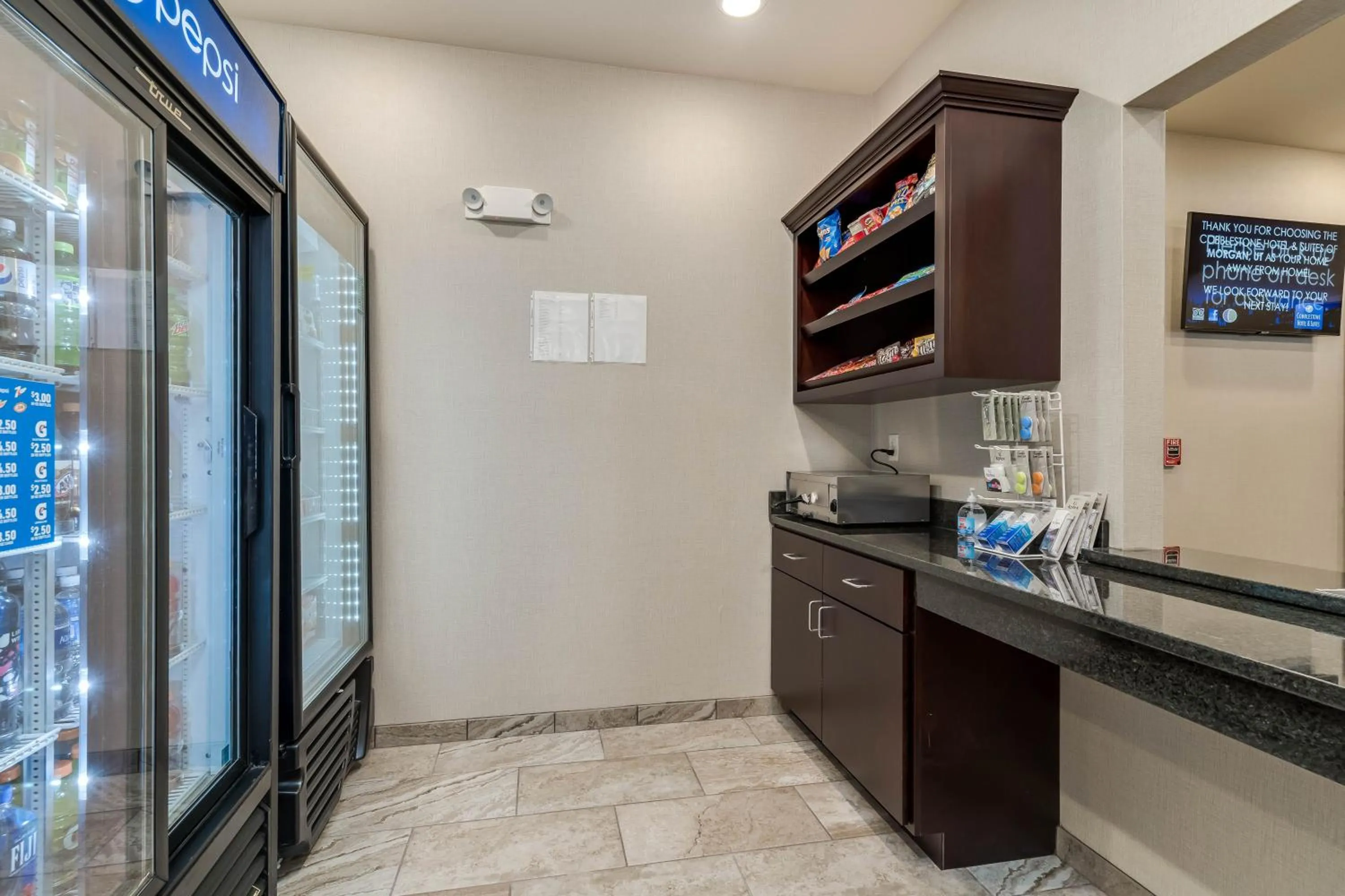 On-site shops in Cobblestone Hotel & Suites - Morgan