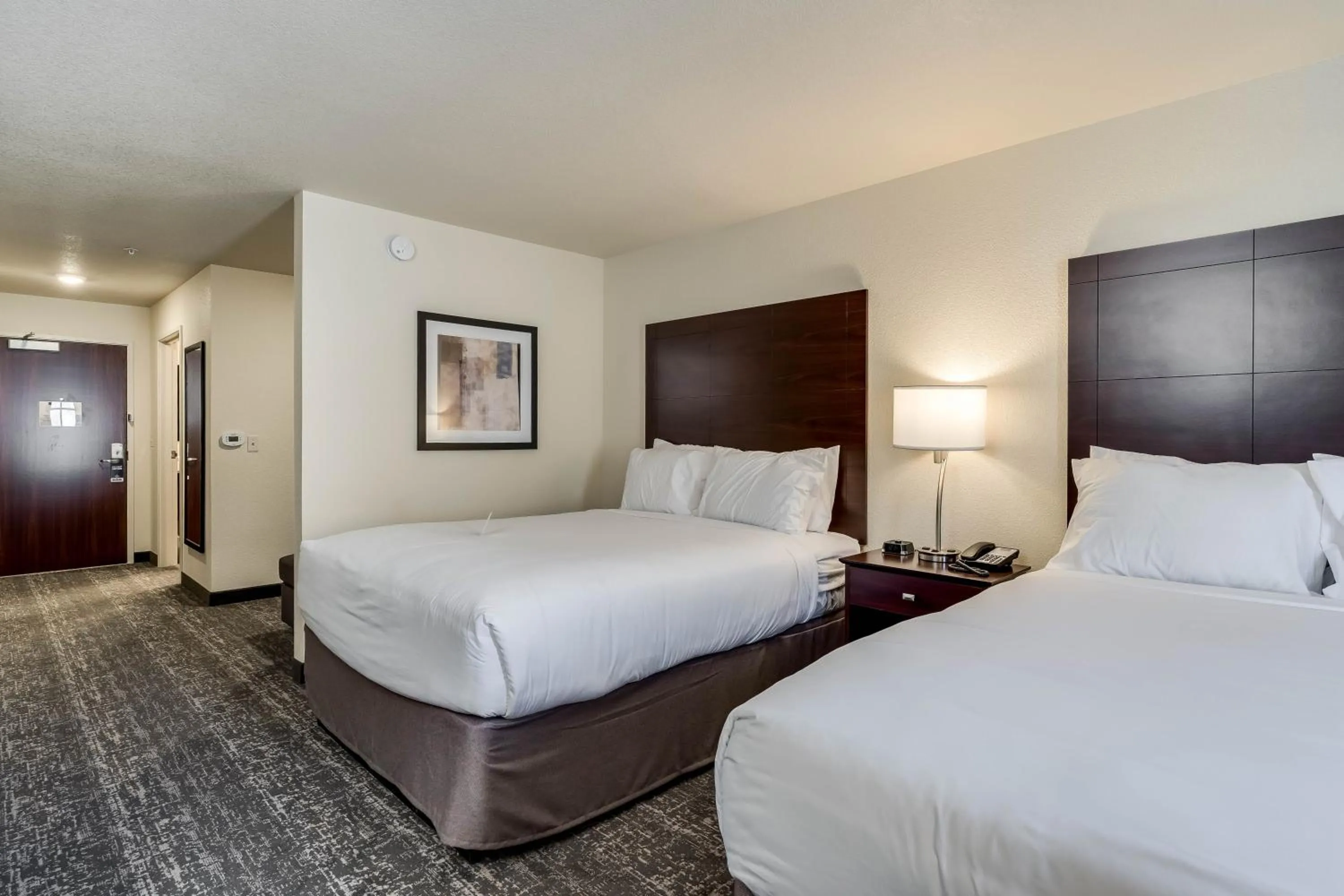 Bed in Cobblestone Hotel & Suites - Morgan