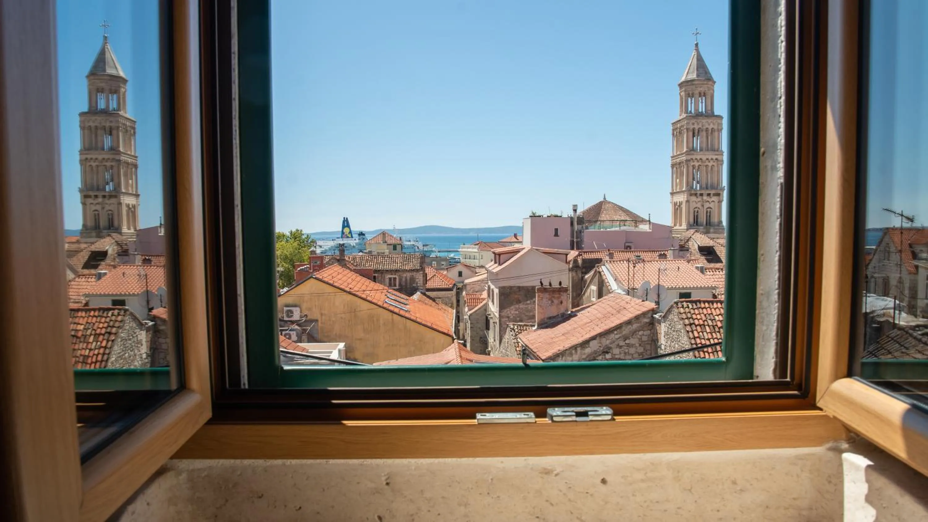 City view in Oblivion Luxury Rooms