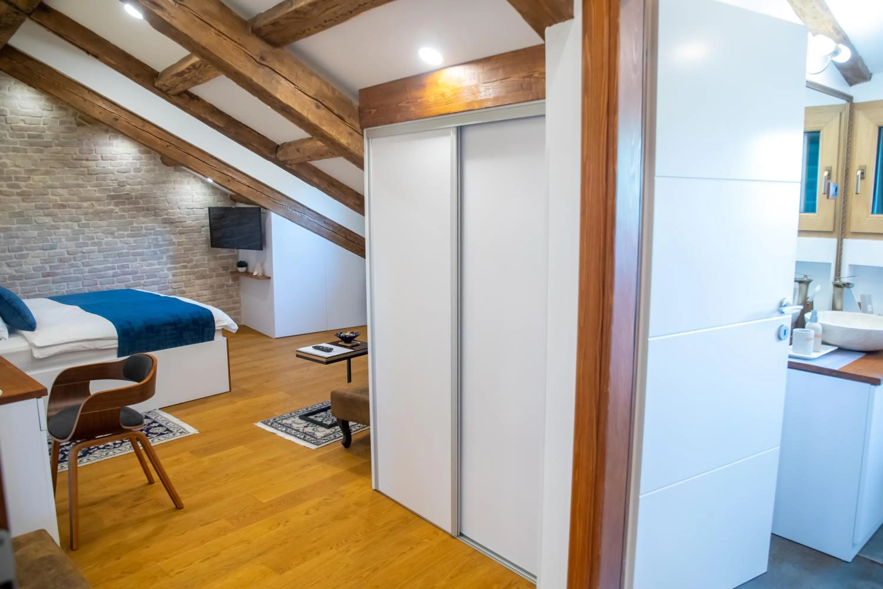 Photo of the whole room in Oblivion Luxury Rooms