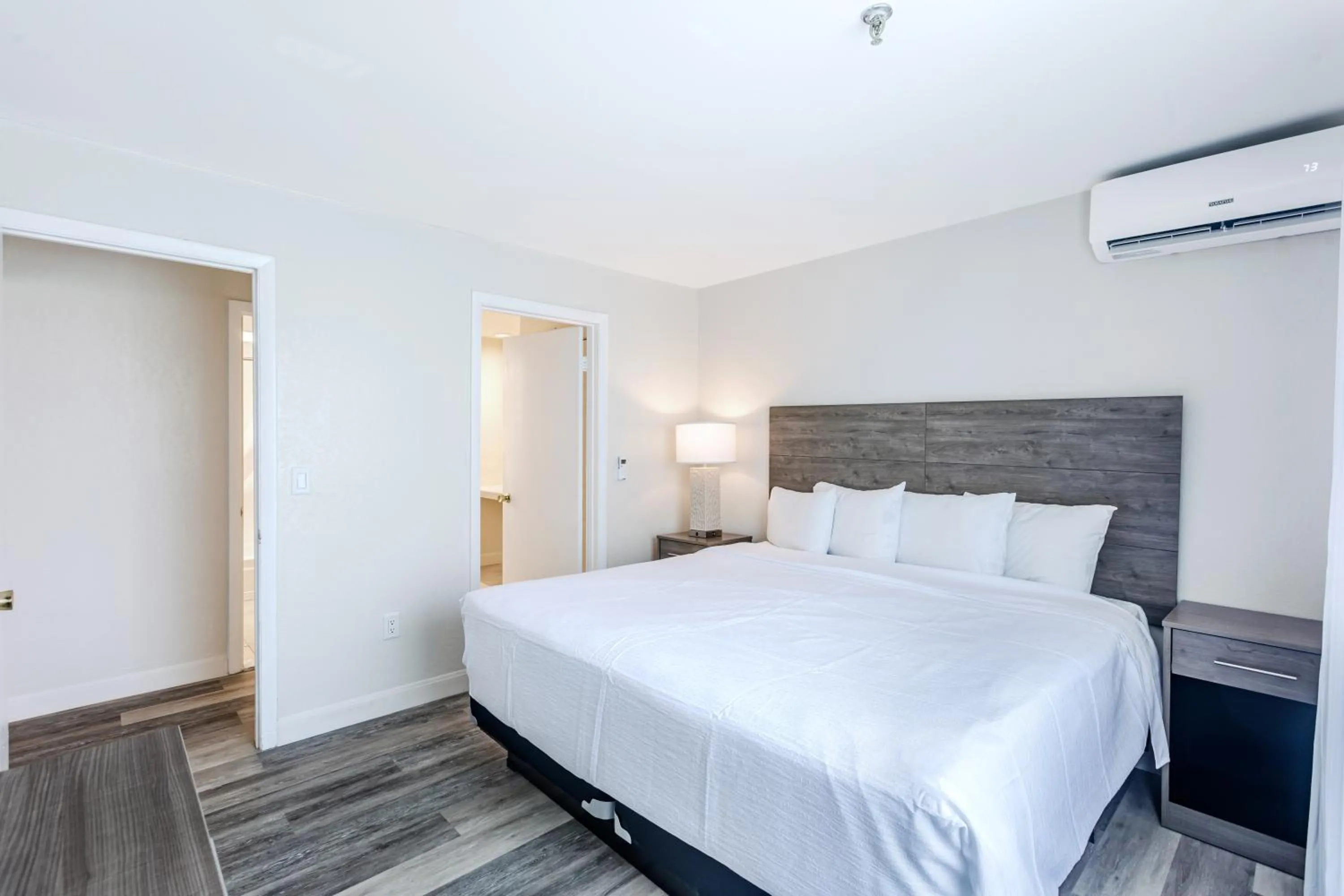 Bedroom in Grand Shores West