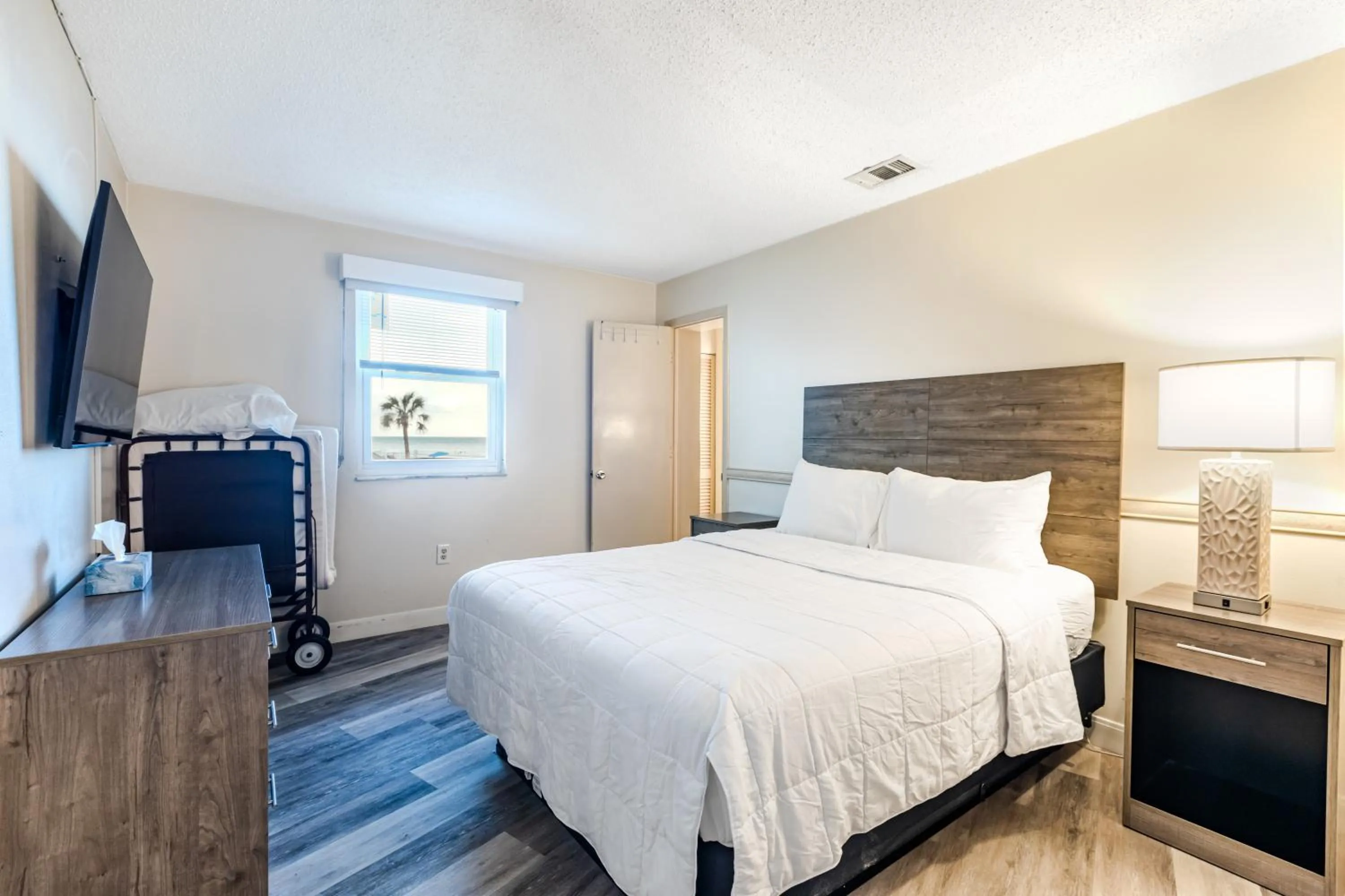 Bedroom in Grand Shores West