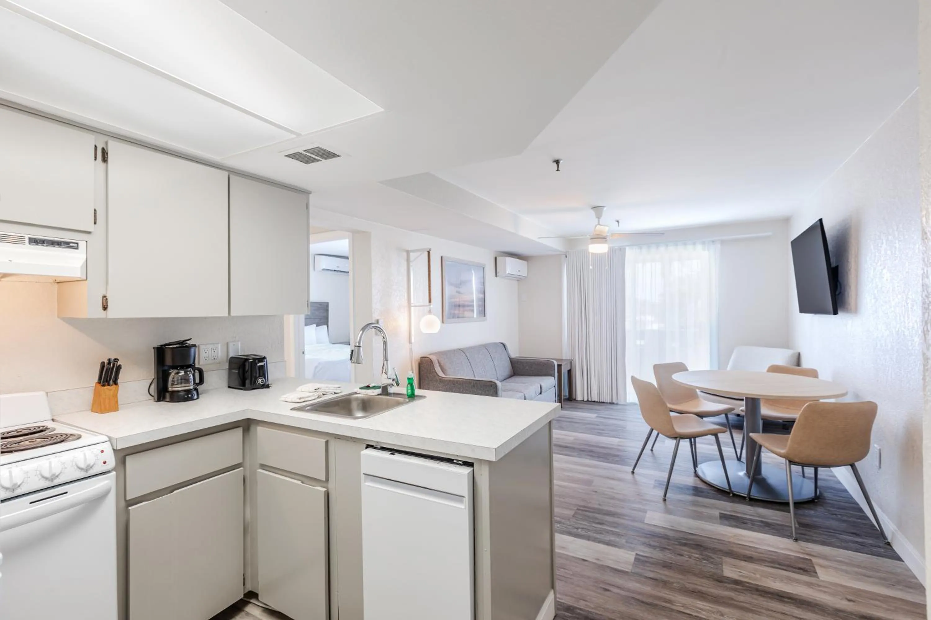 Kitchen or kitchenette in Grand Shores West