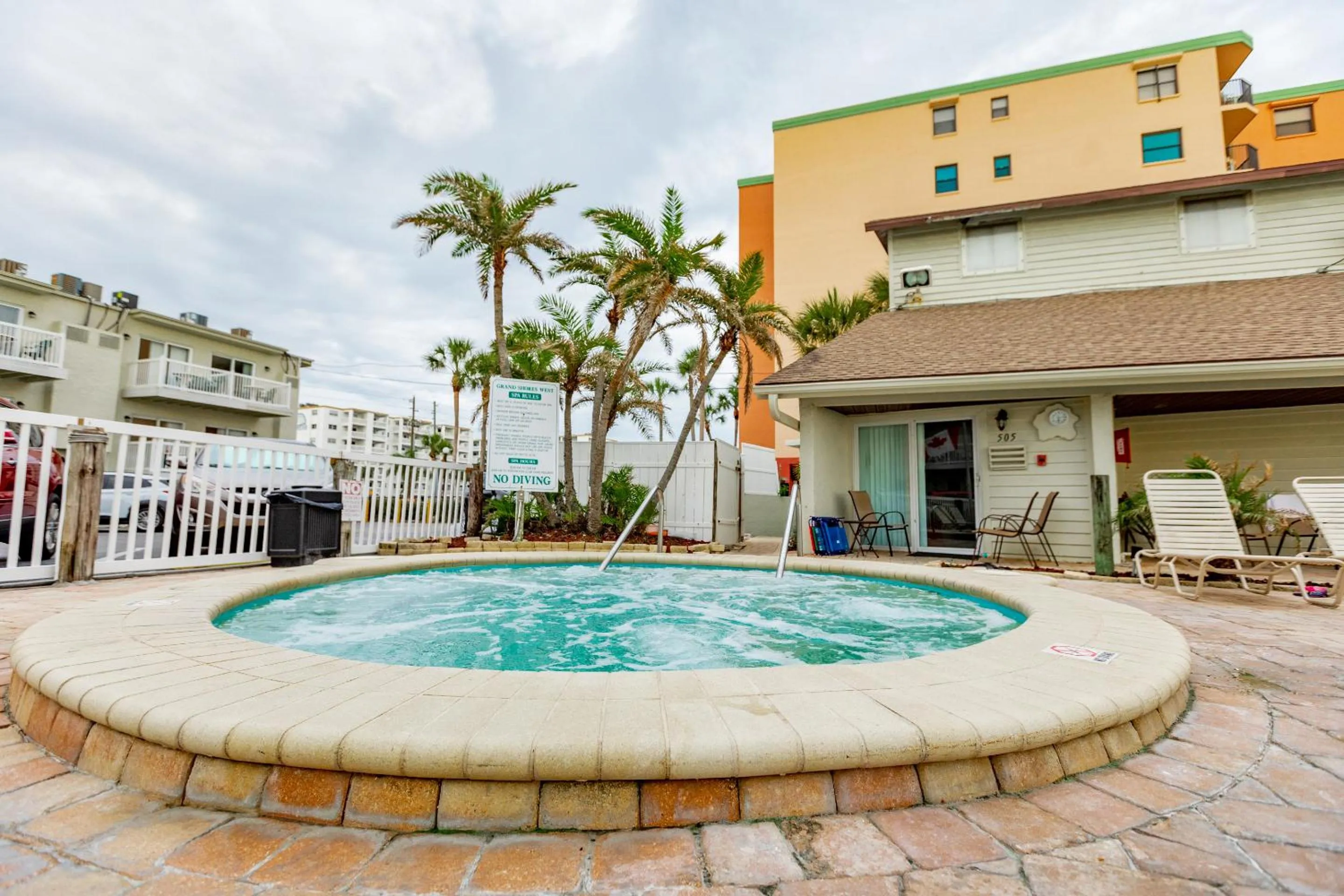 Hot Tub in Grand Shores West