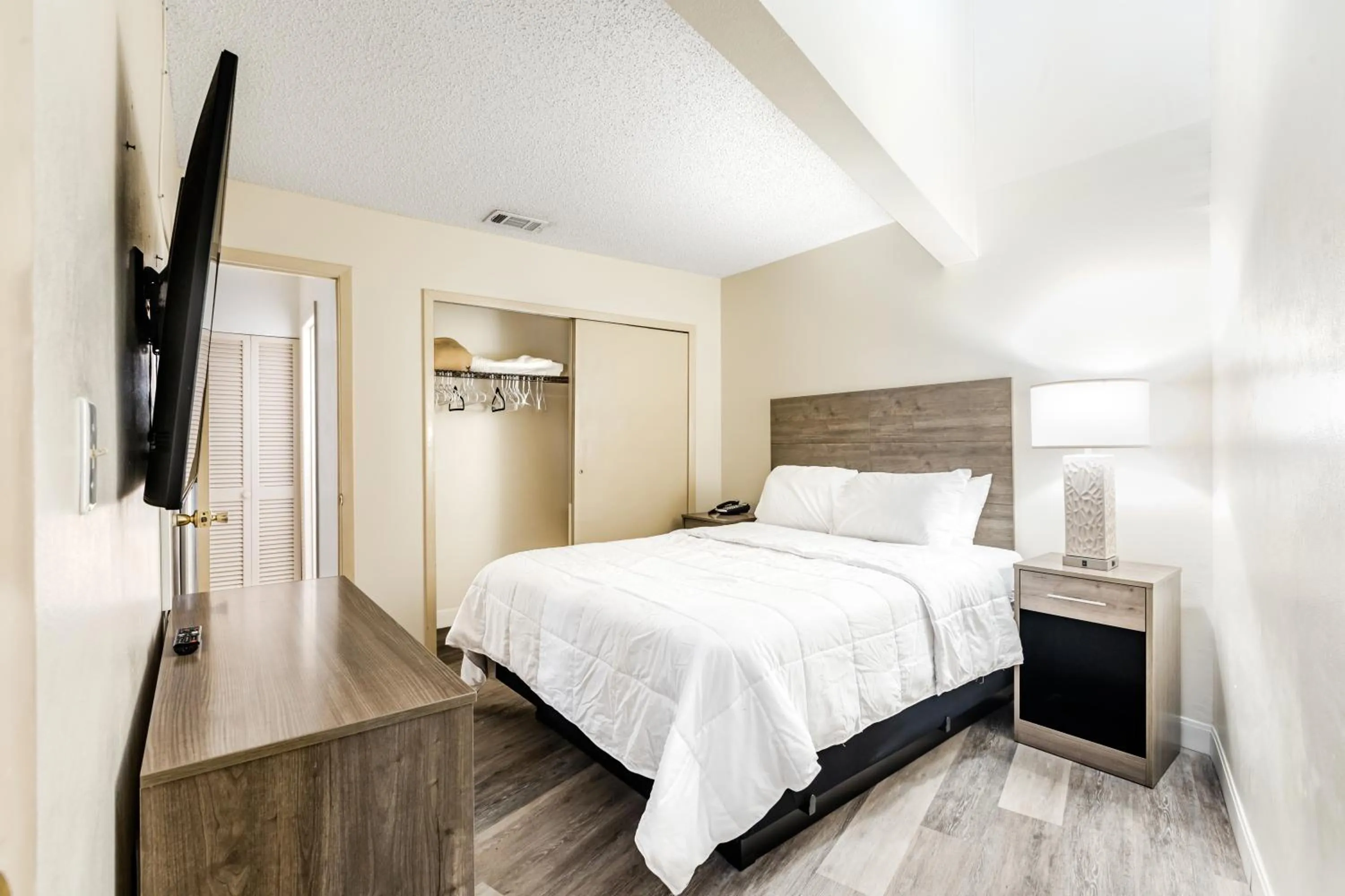 Bedroom in Grand Shores West